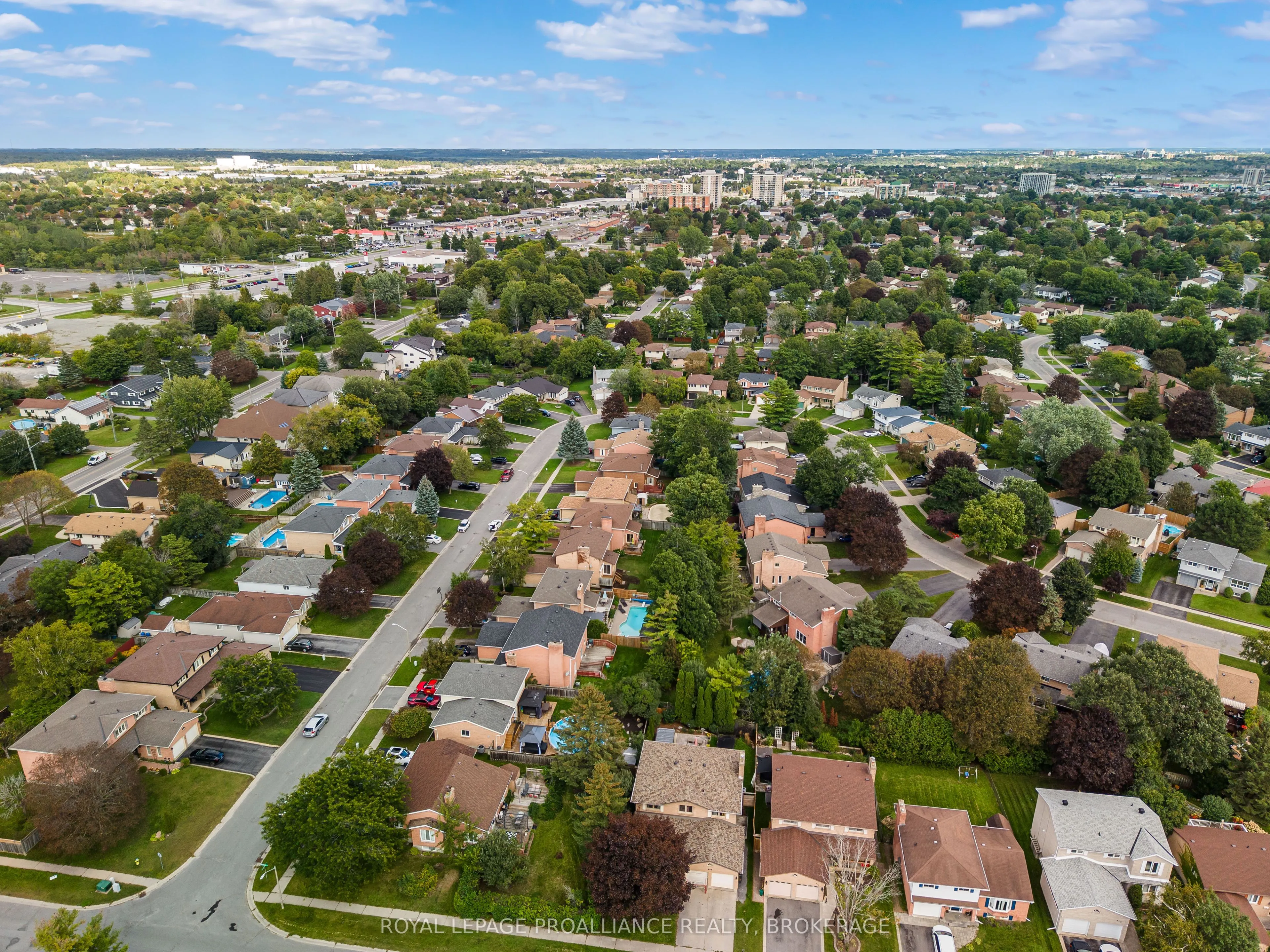 981 Edinborough Crescent