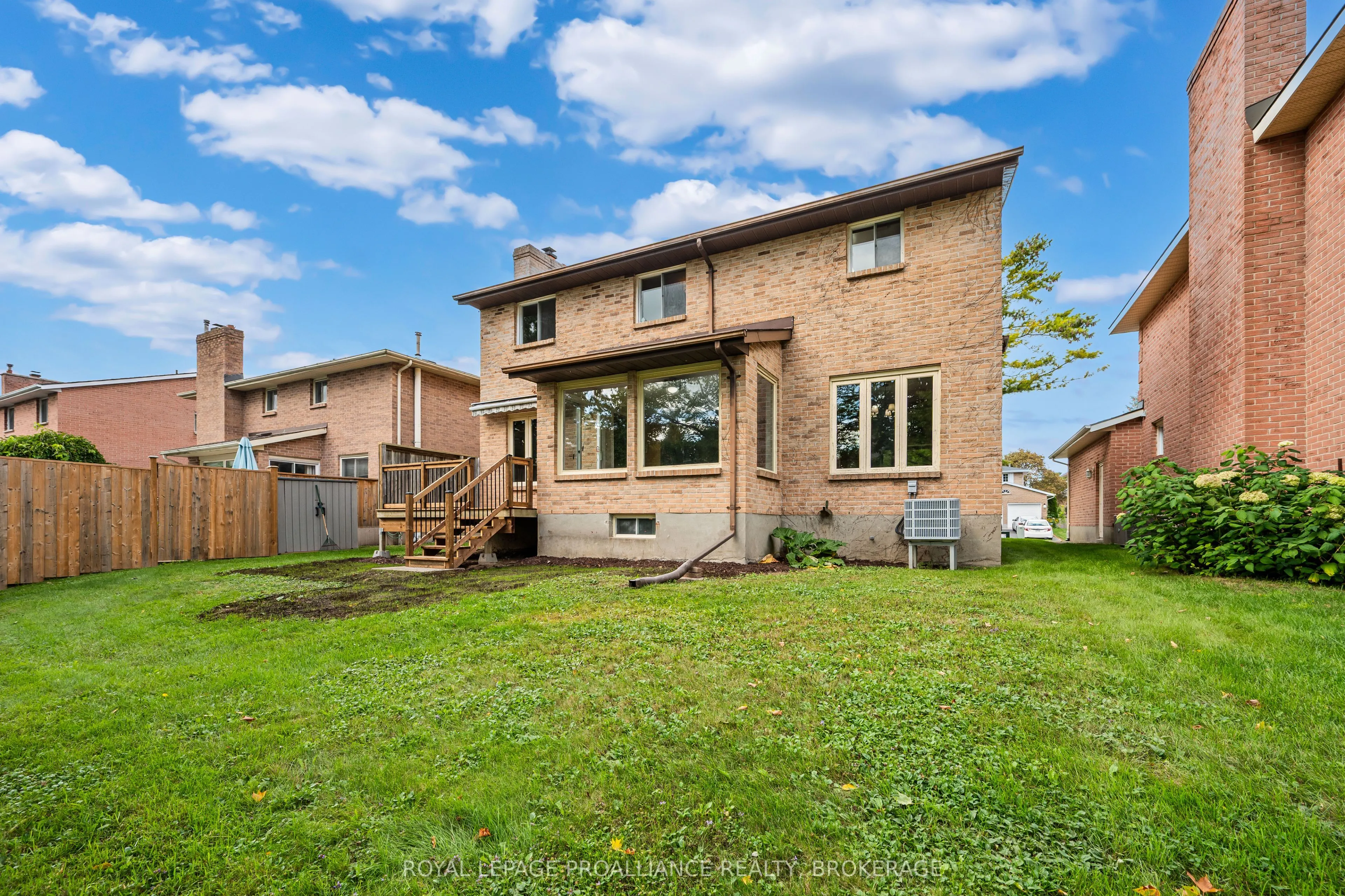 981 Edinborough Crescent