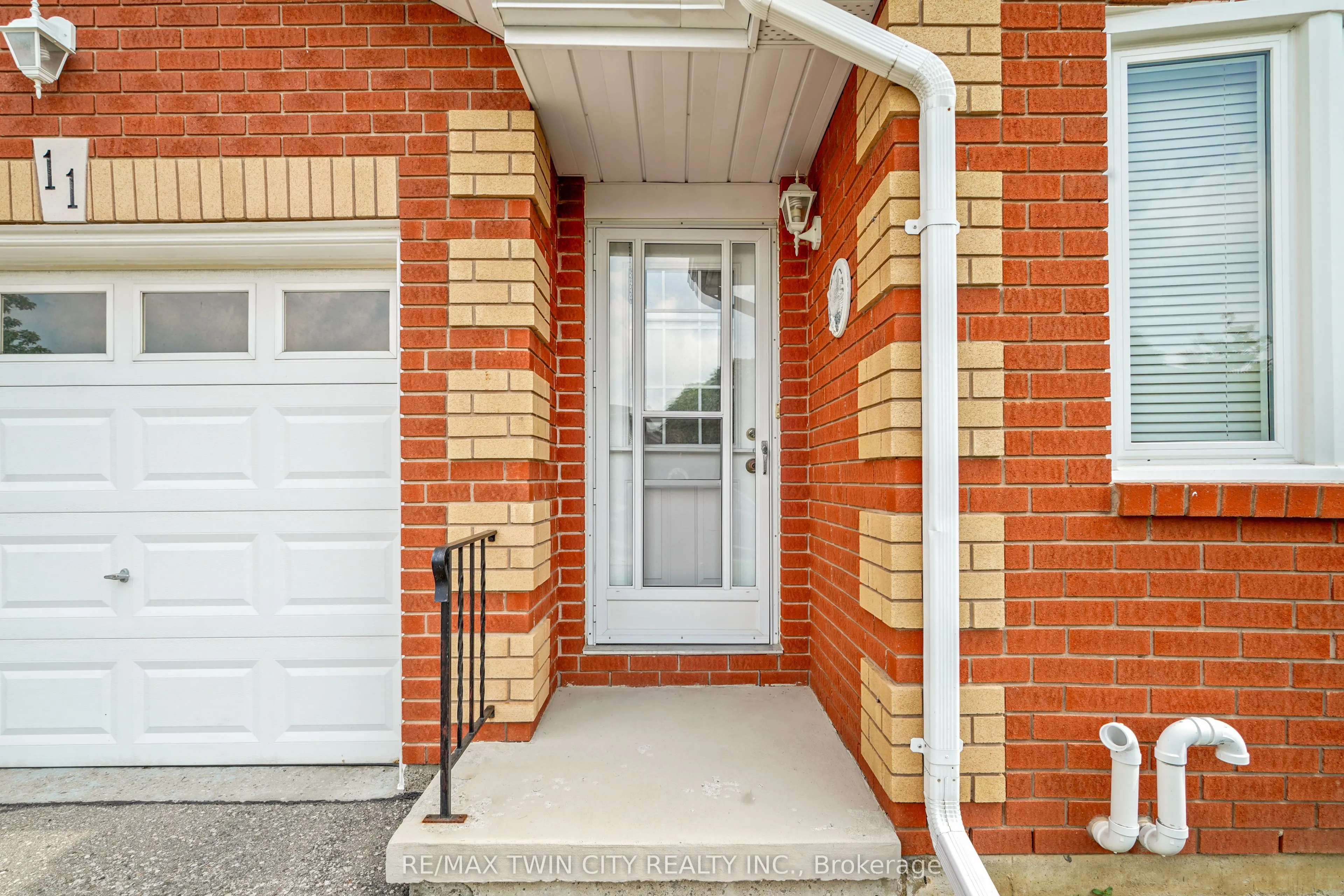 1 Buchanan Crescent #11
