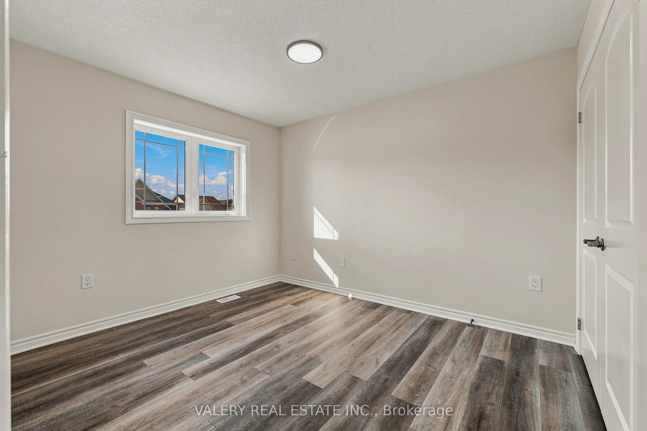 32 Montrose Avenue