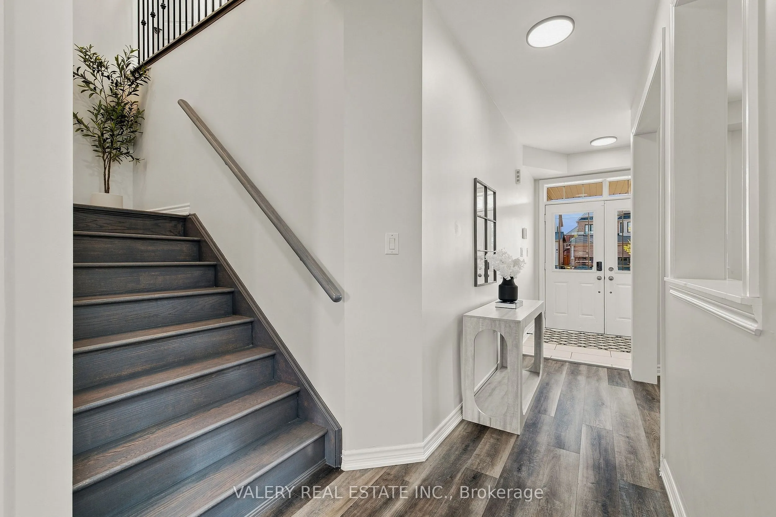 32 Montrose Avenue