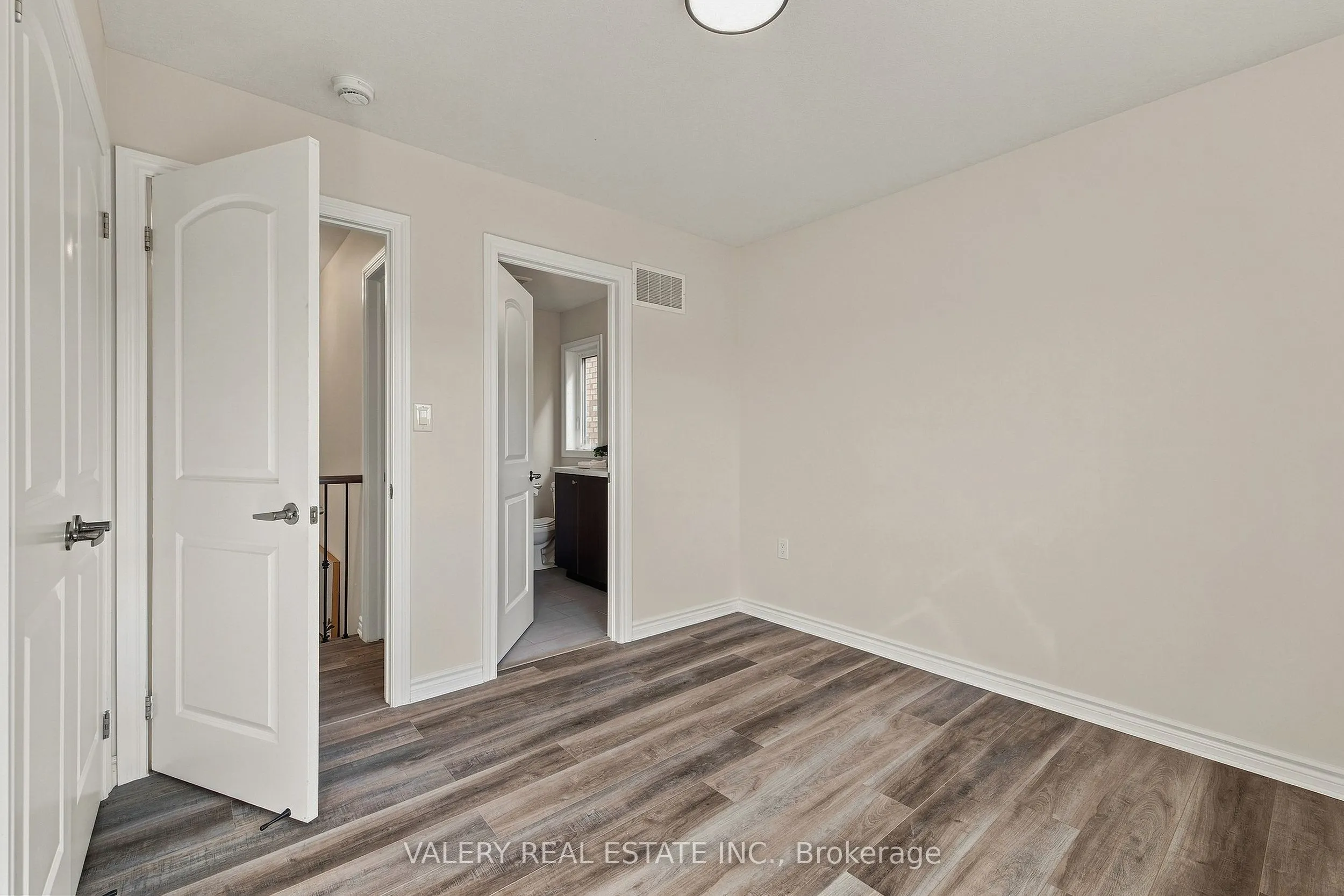 32 Montrose Avenue