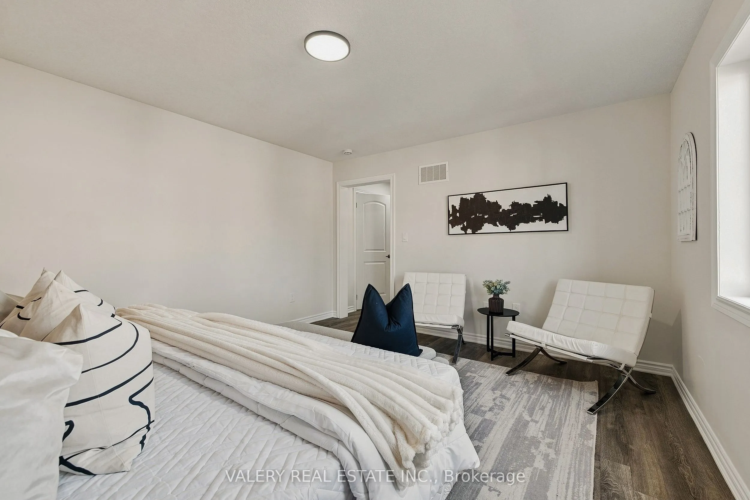 32 Montrose Avenue