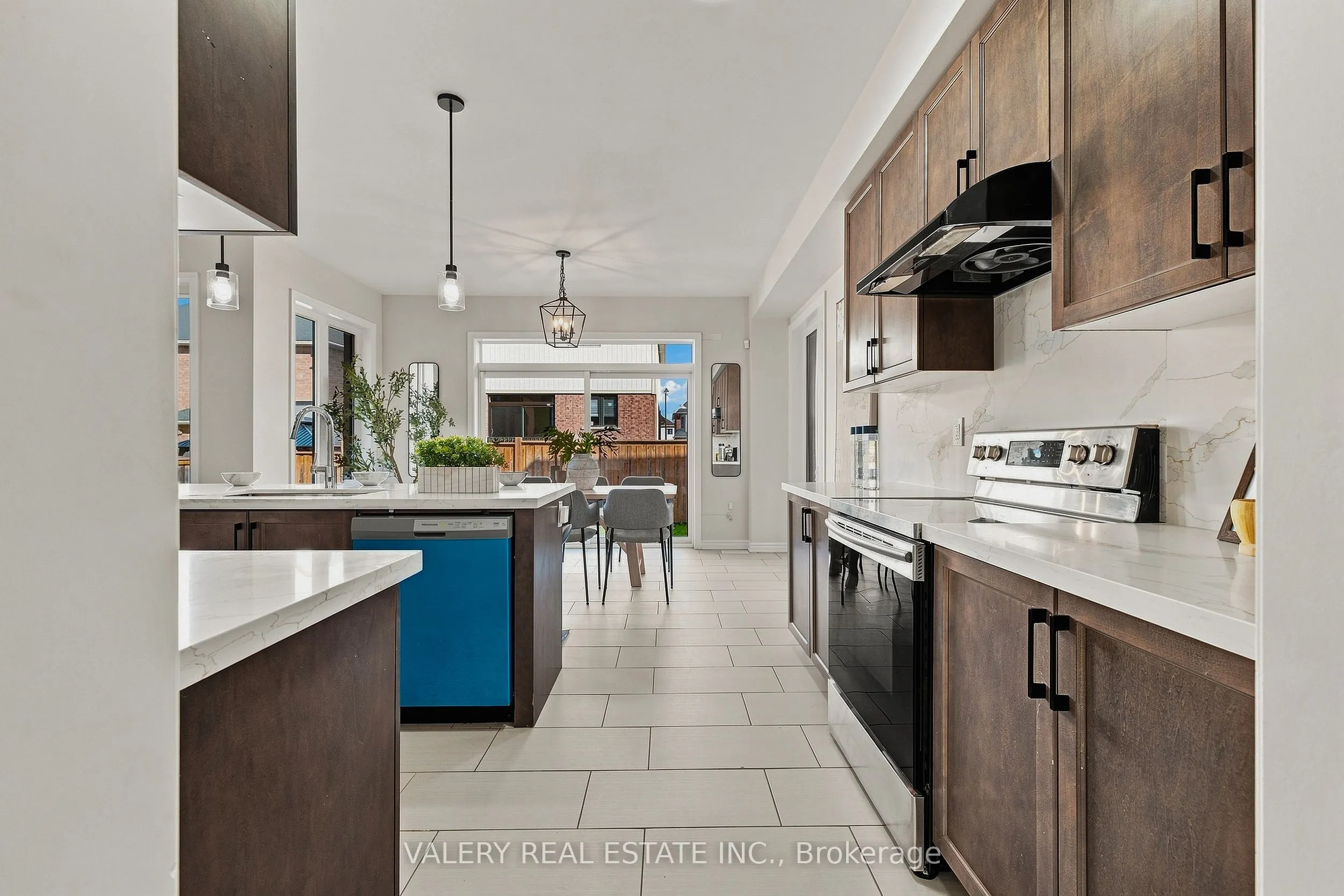 32 Montrose Avenue
