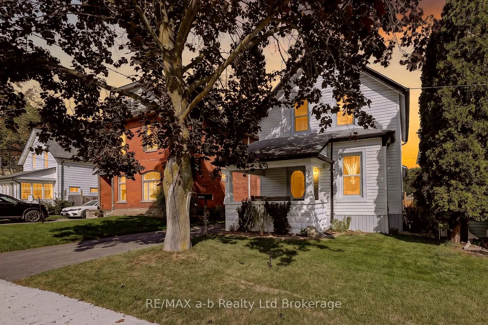 553 Mary Street