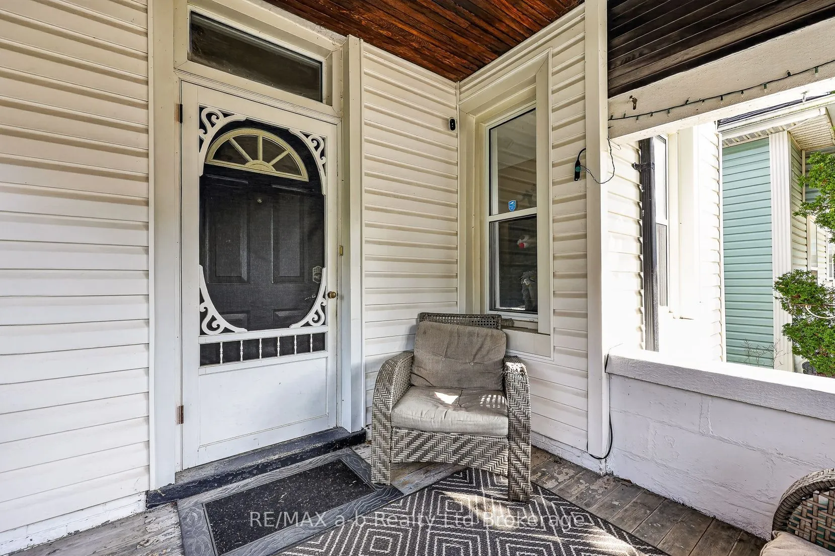 553 Mary Street