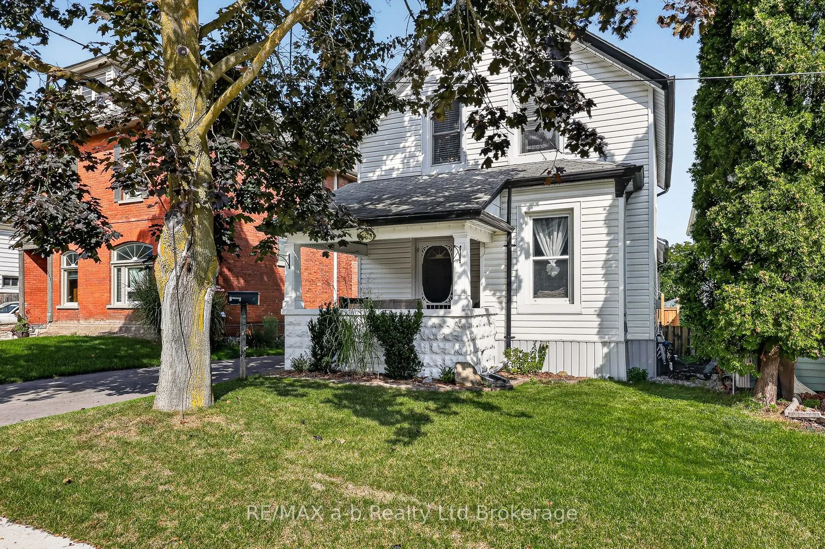 553 Mary Street