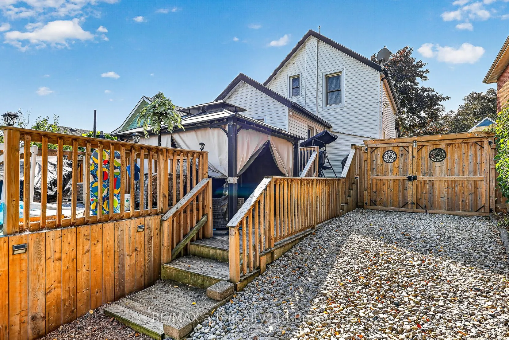 553 Mary Street