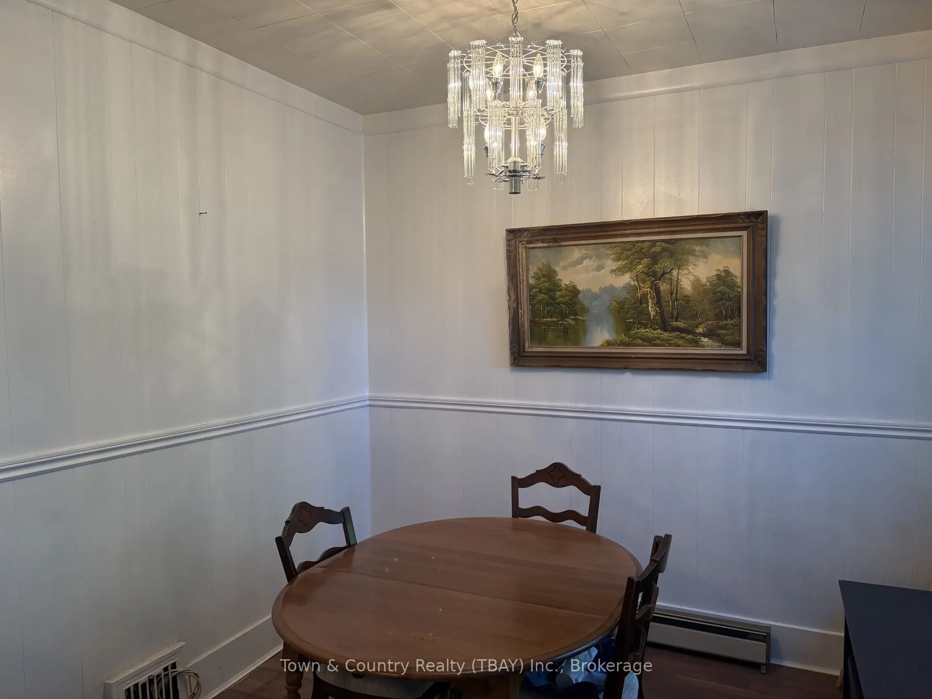 509 May Street N