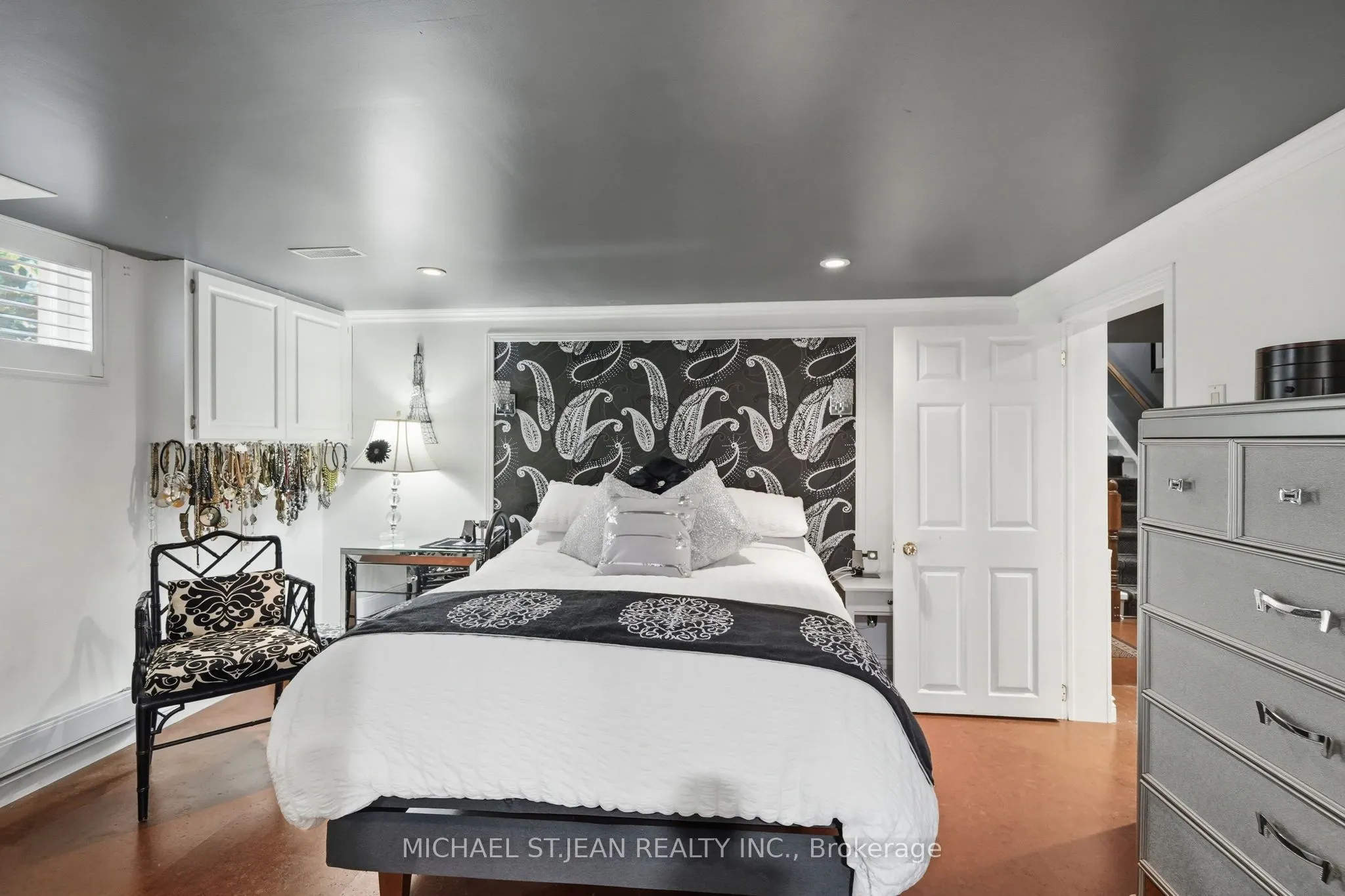 33 Centennial Parkway S