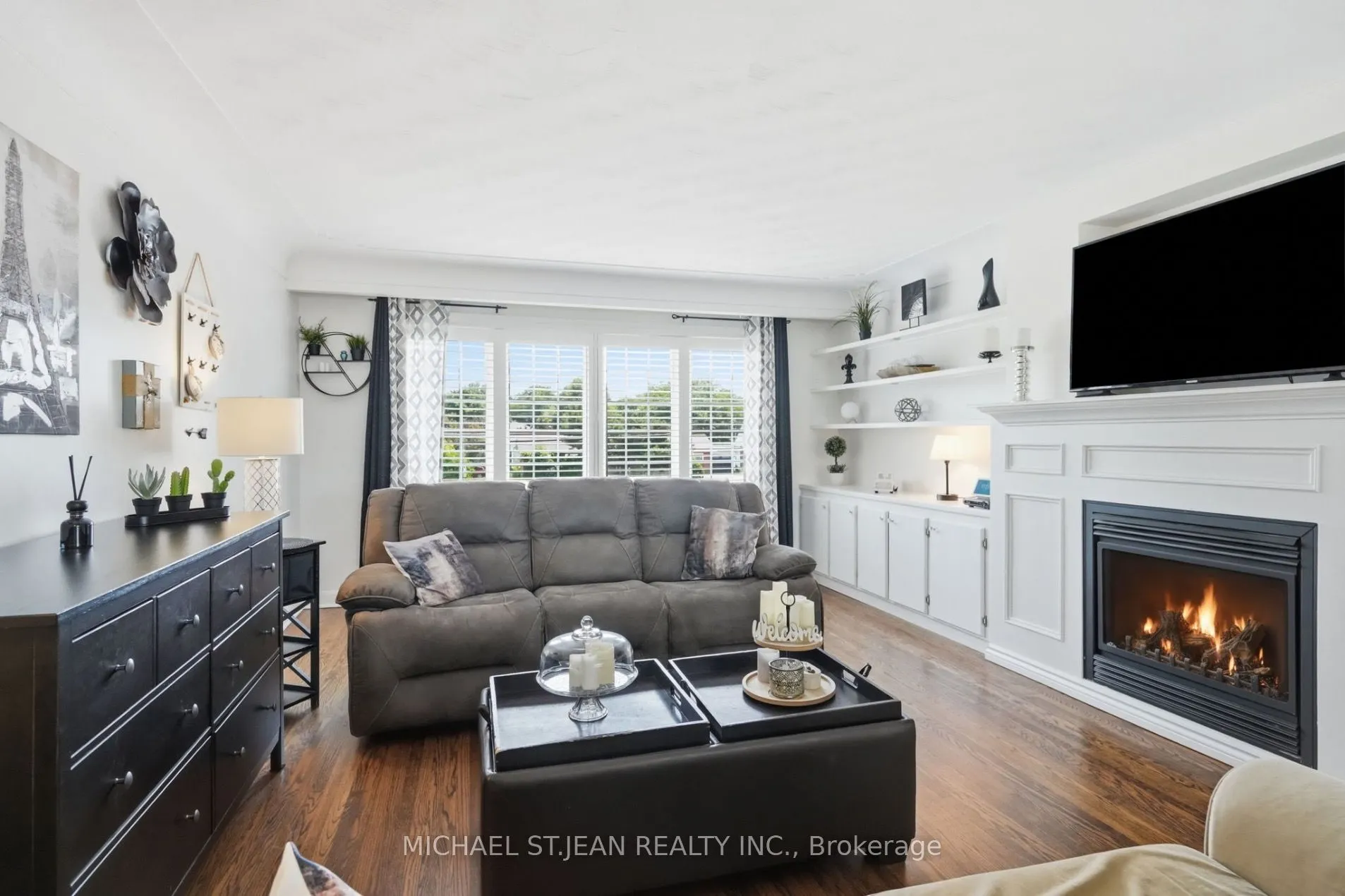33 Centennial Parkway S