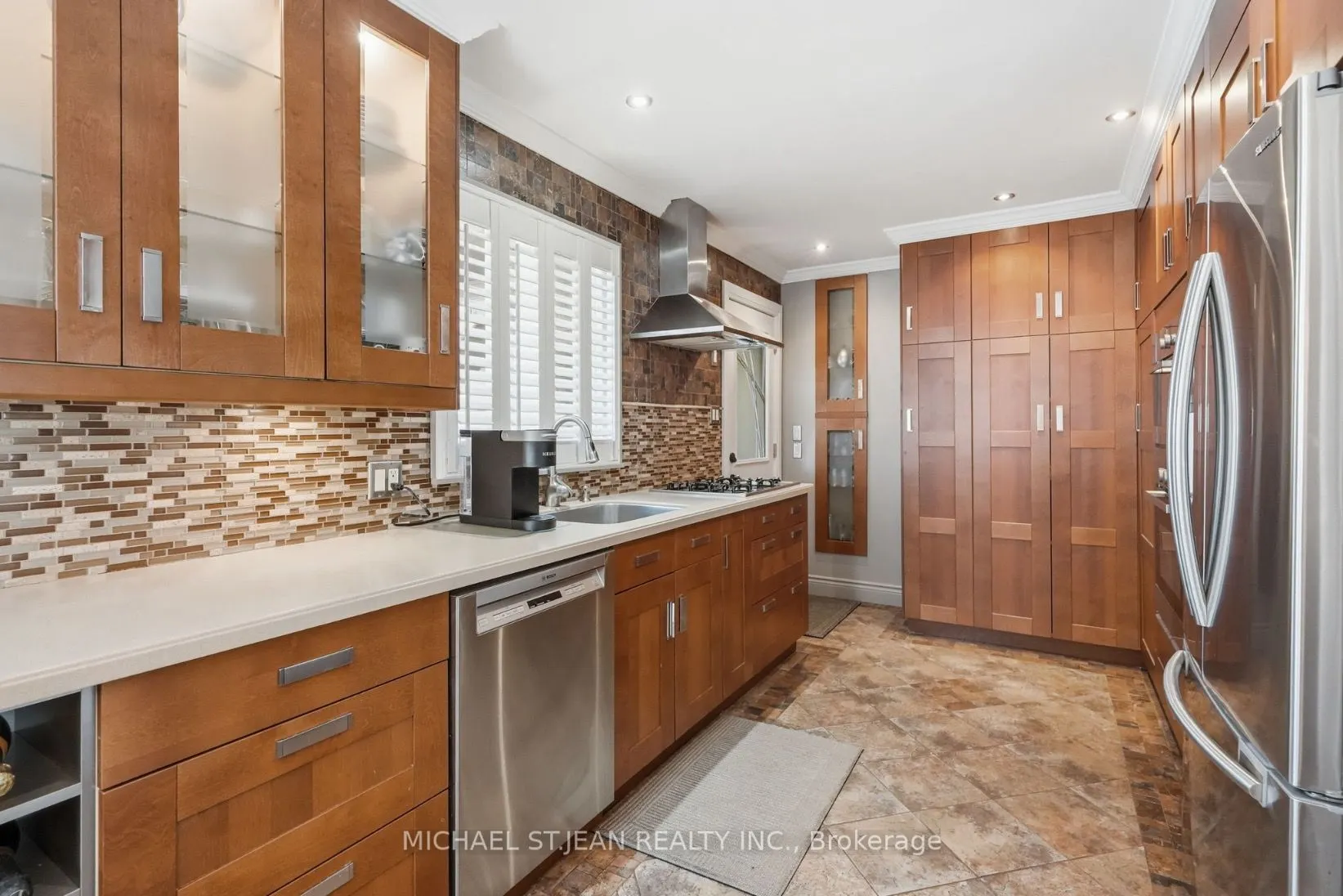 33 Centennial Parkway S