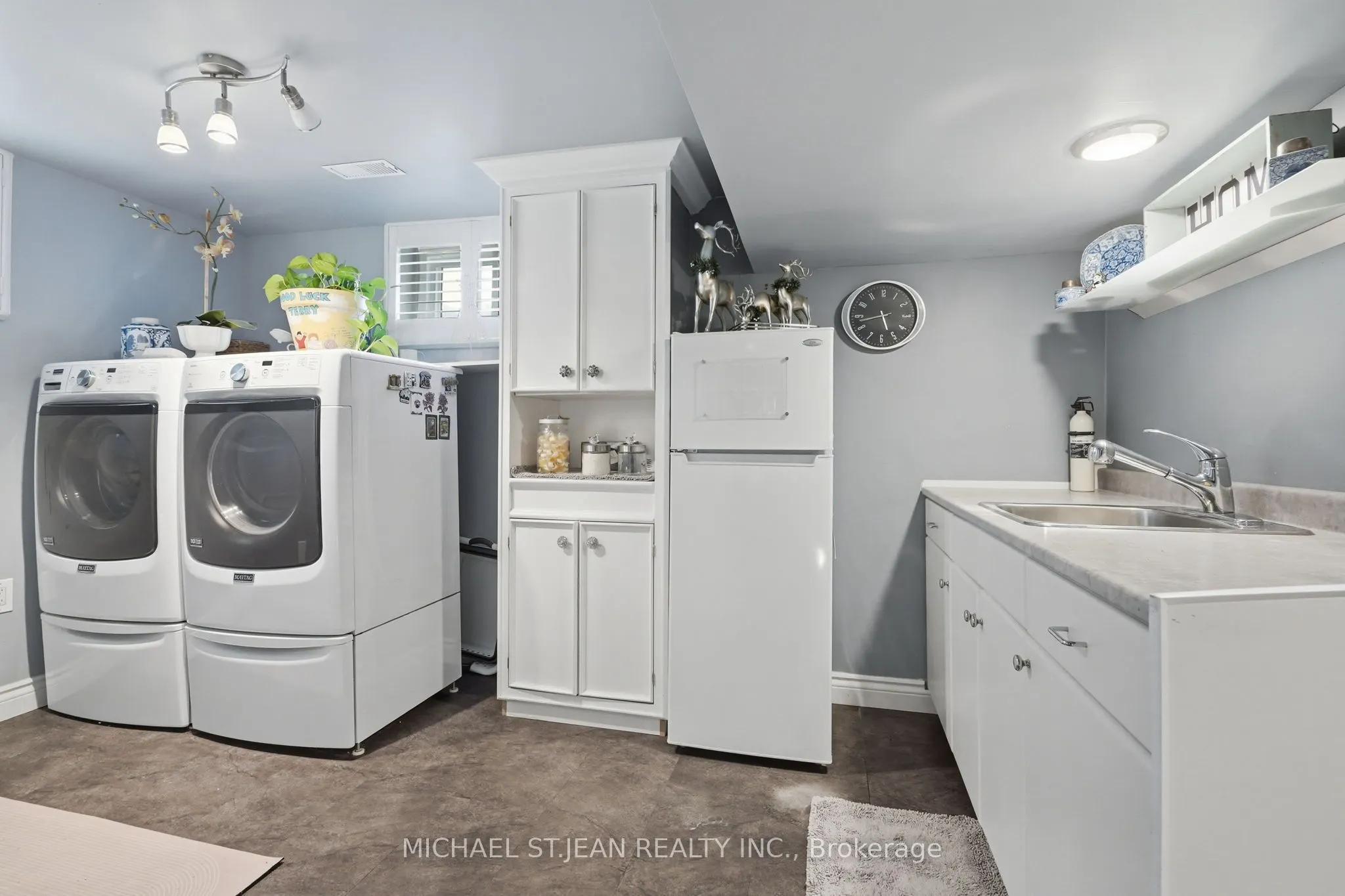 33 Centennial Parkway S