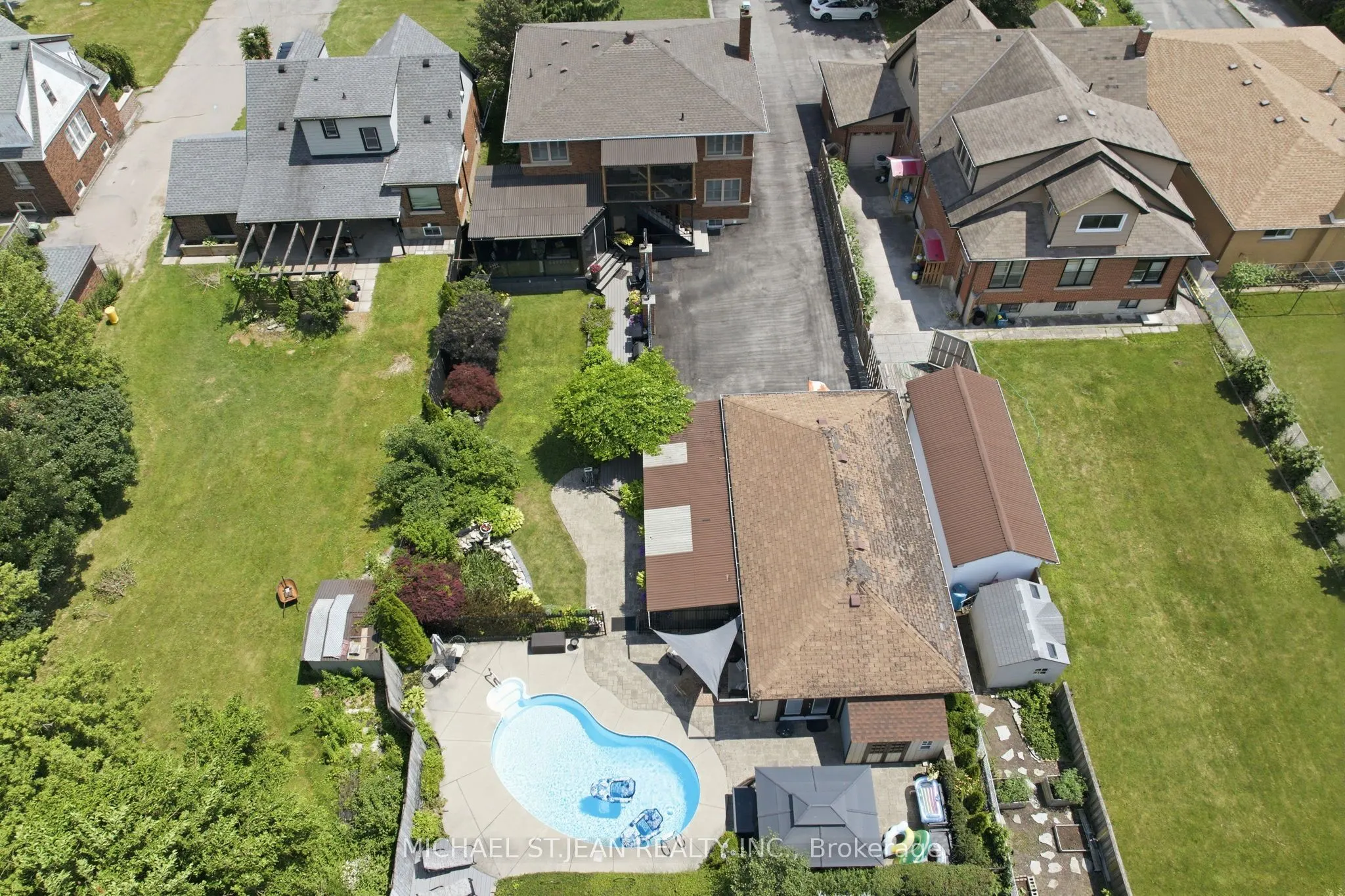 33 Centennial Parkway S