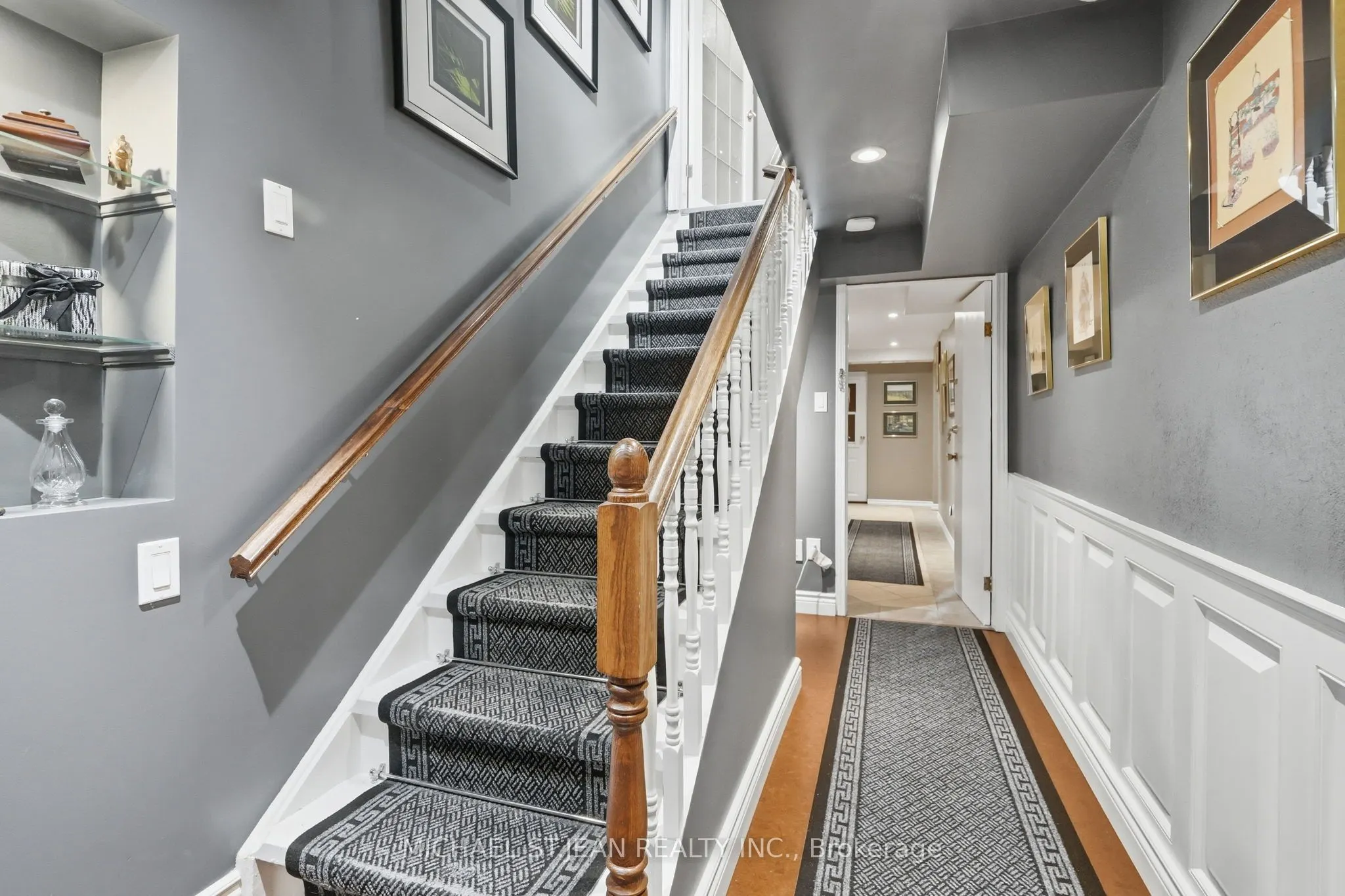 33 Centennial Parkway S