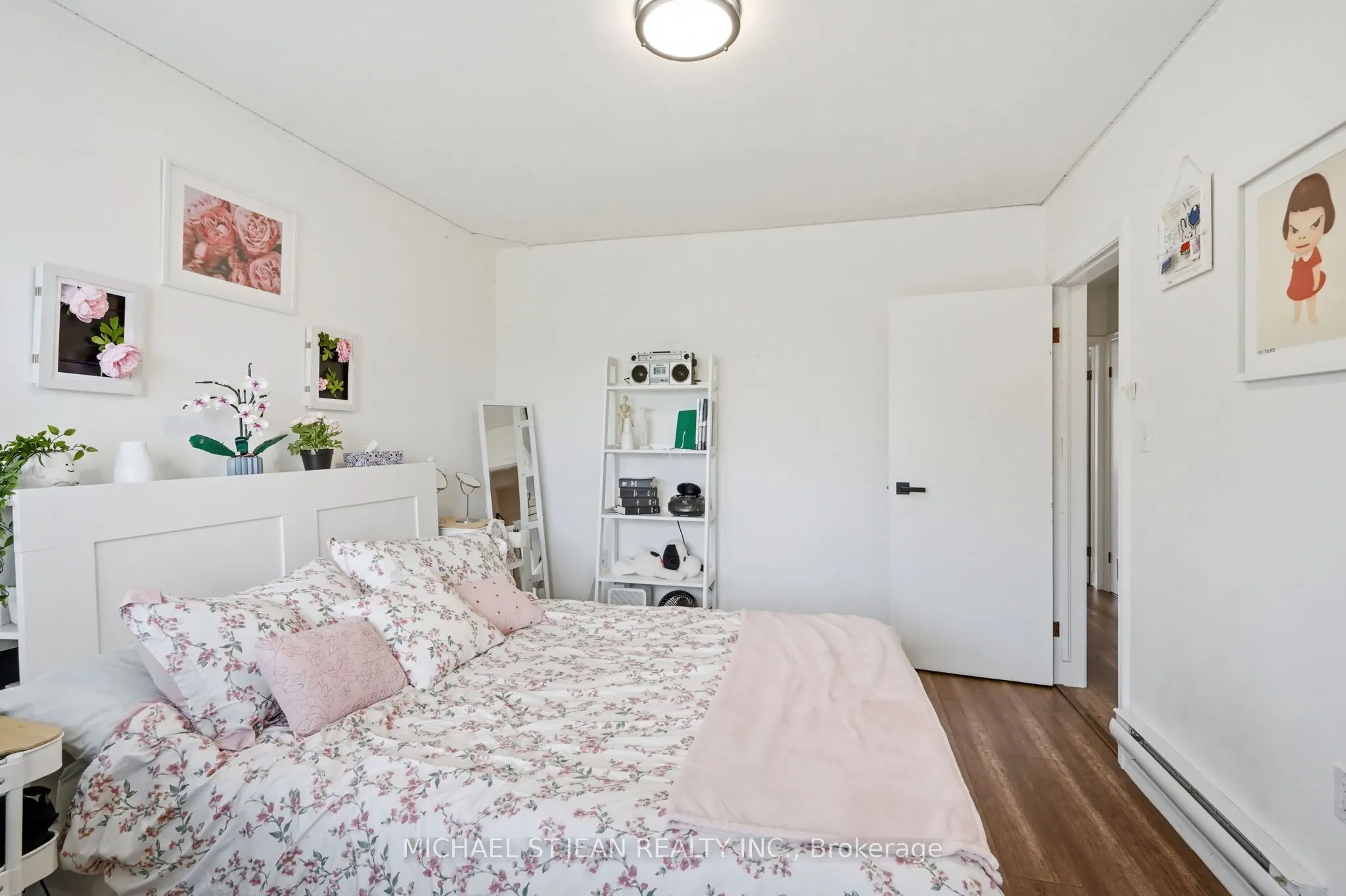 33 Centennial Parkway S
