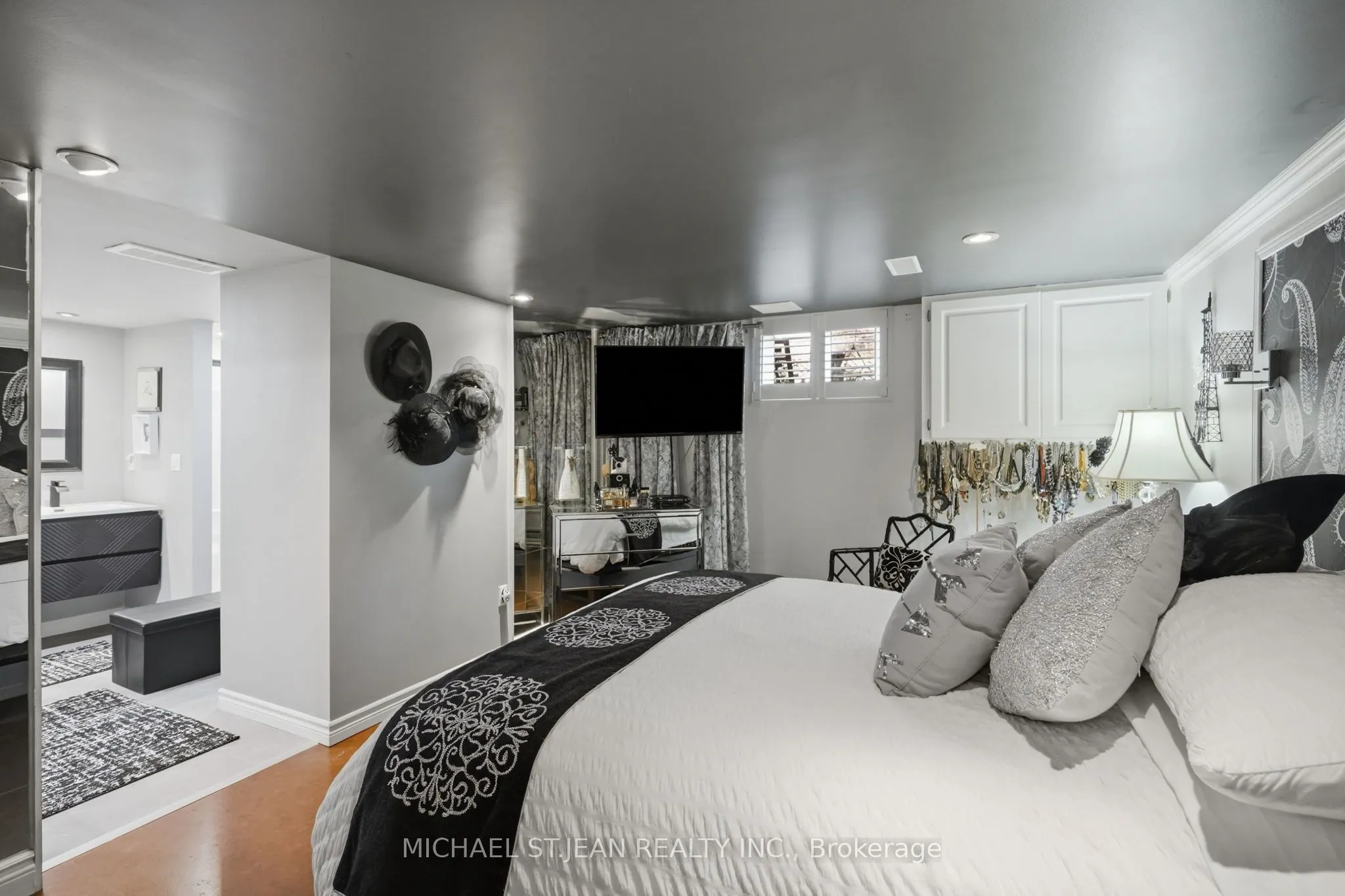 33 Centennial Parkway S