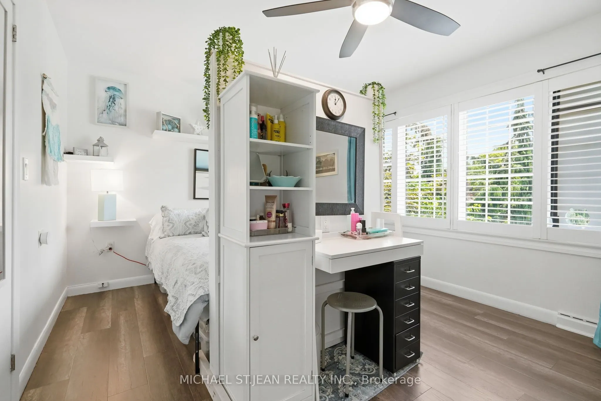 33 Centennial Parkway S