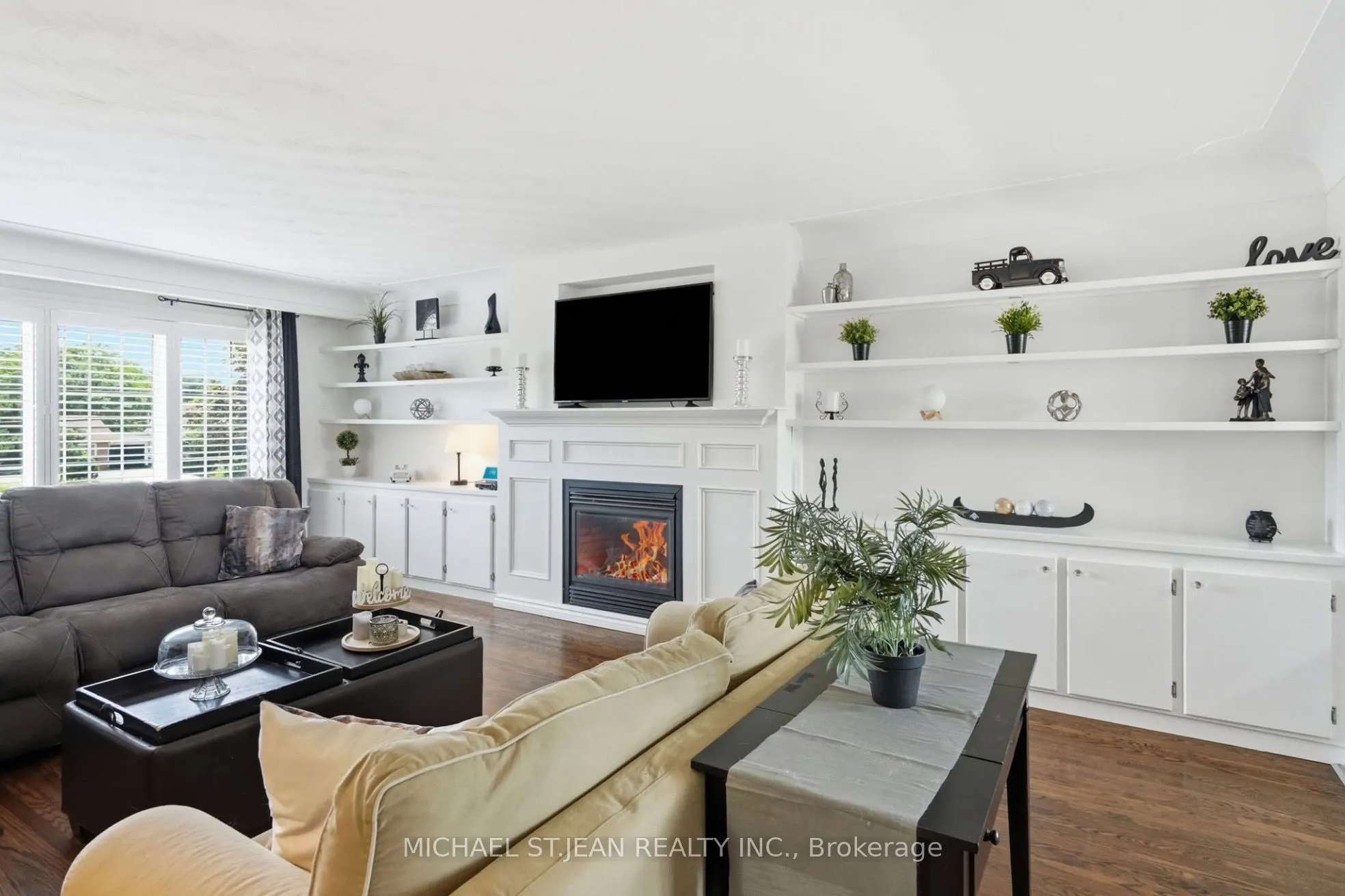 33 Centennial Parkway S