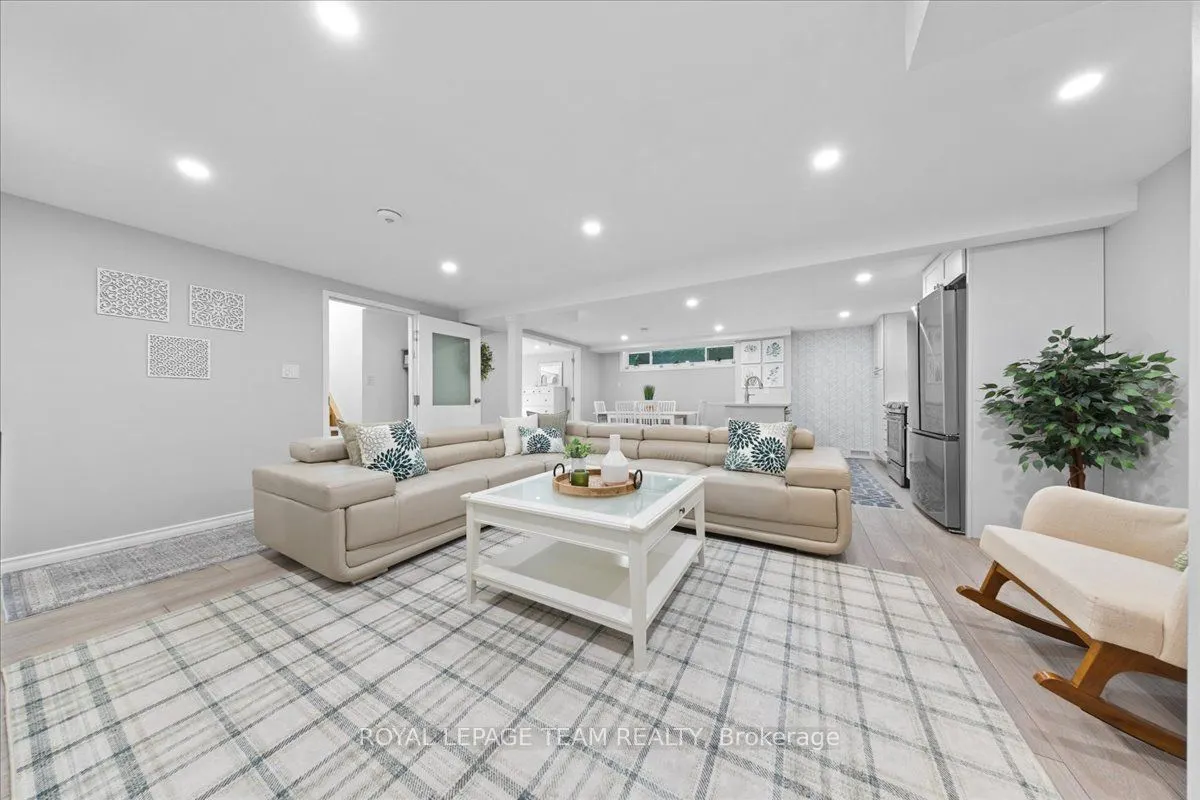 1844 Greenacre Crescent