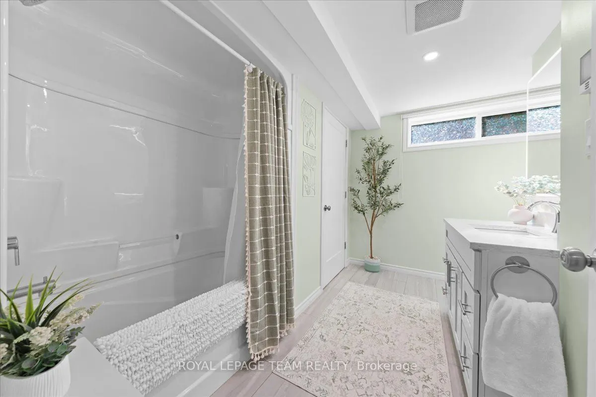 1844 Greenacre Crescent