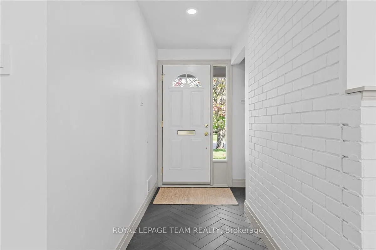 1844 Greenacre Crescent
