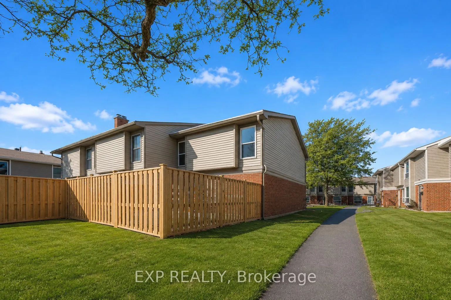 820 CAHILL Drive W #38