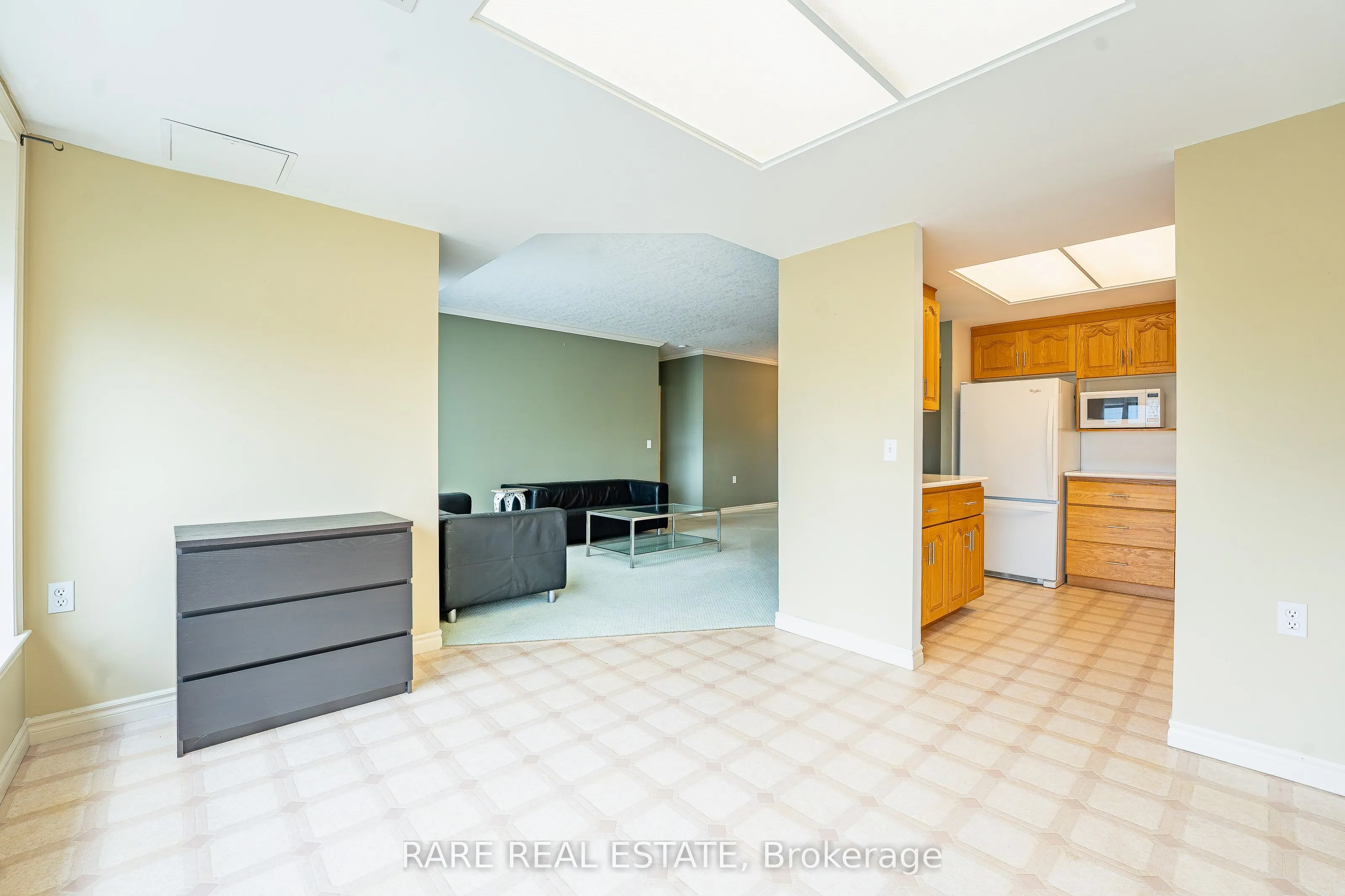 405 Erb Street W #403