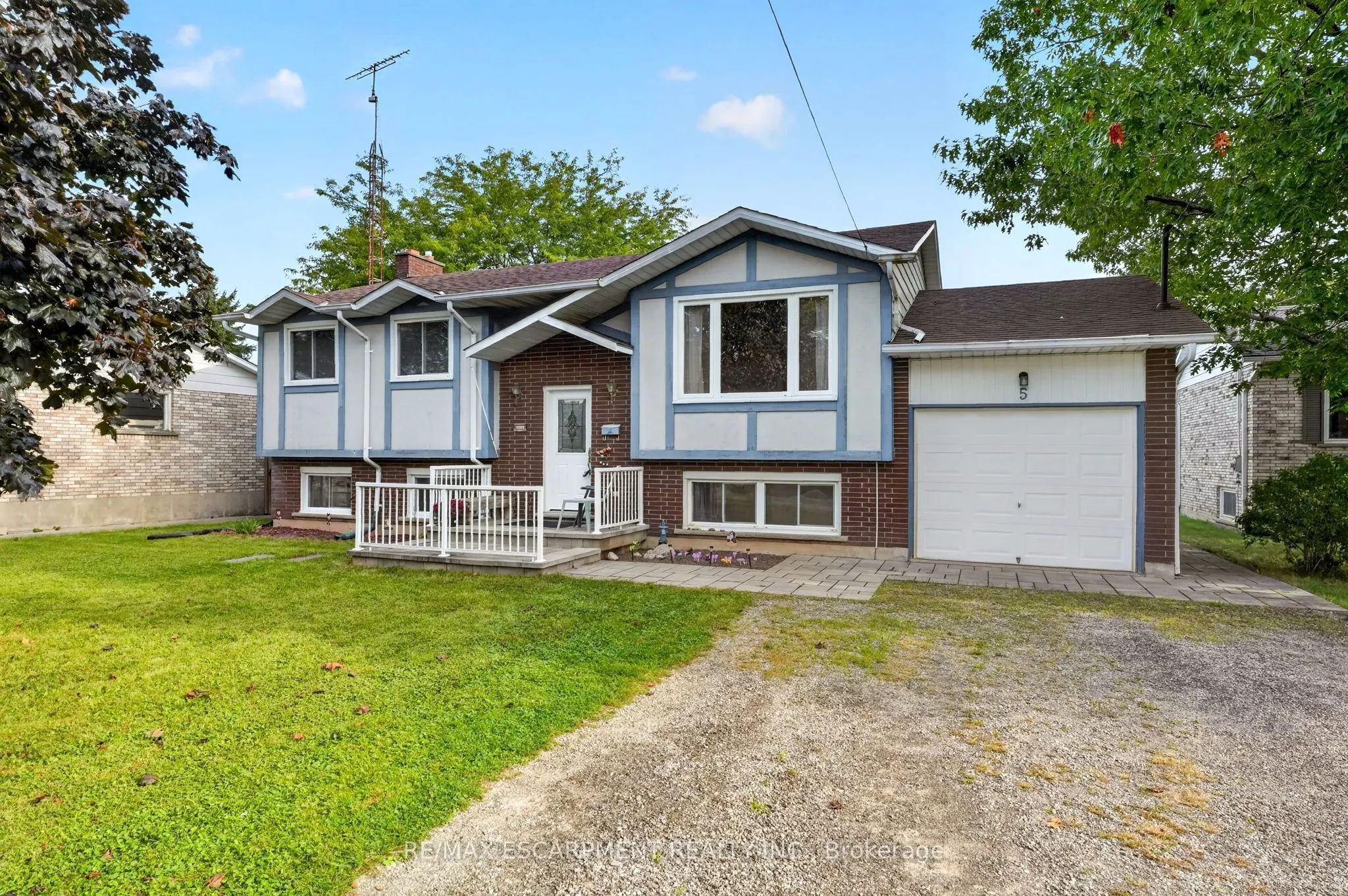 5 Brooks Circle
