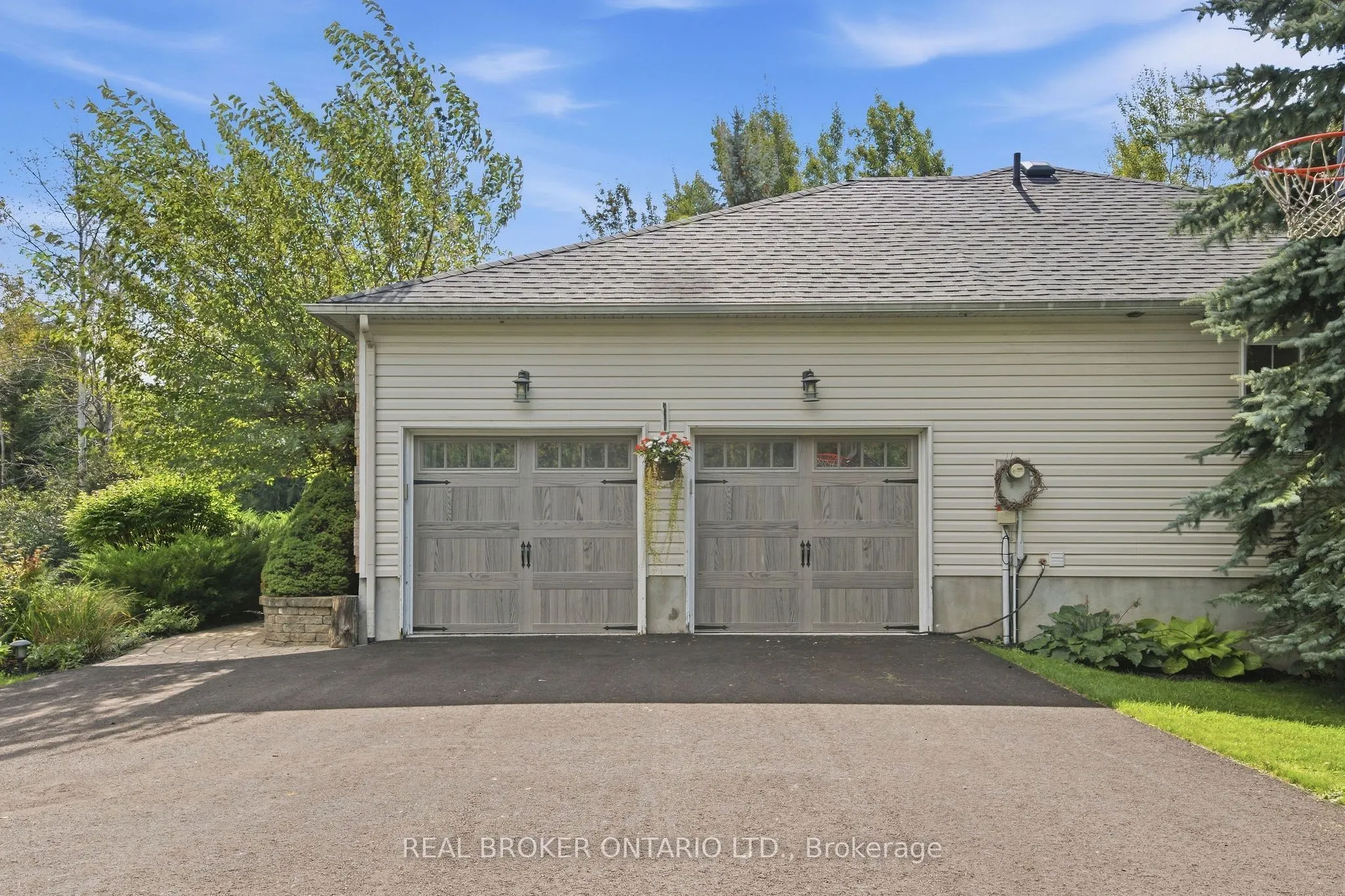 8 Sawgrass Circle