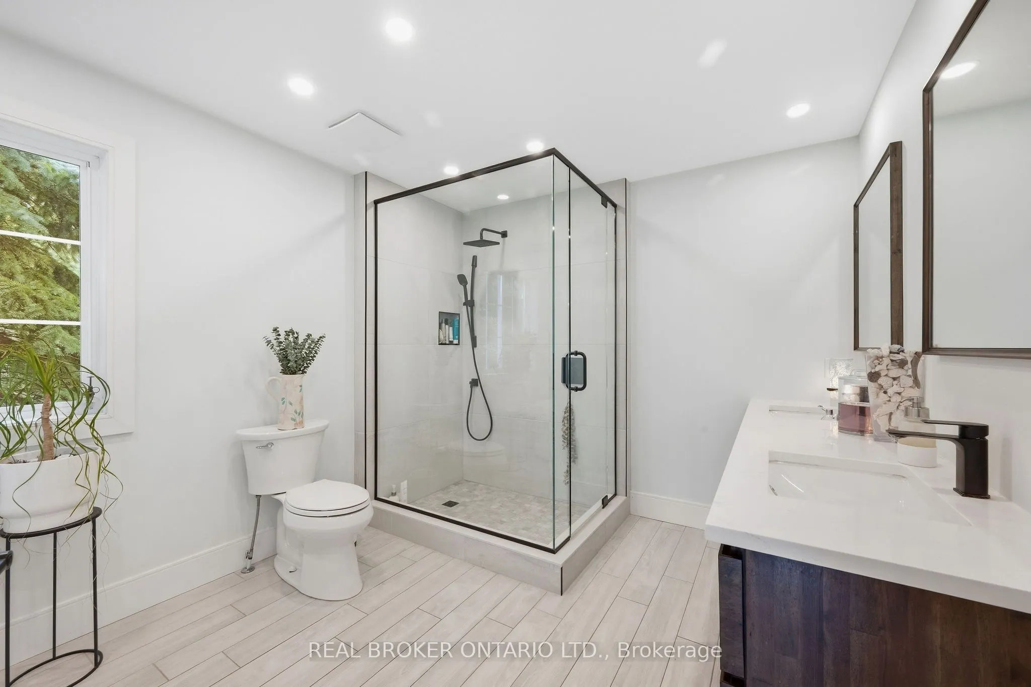8 Sawgrass Circle