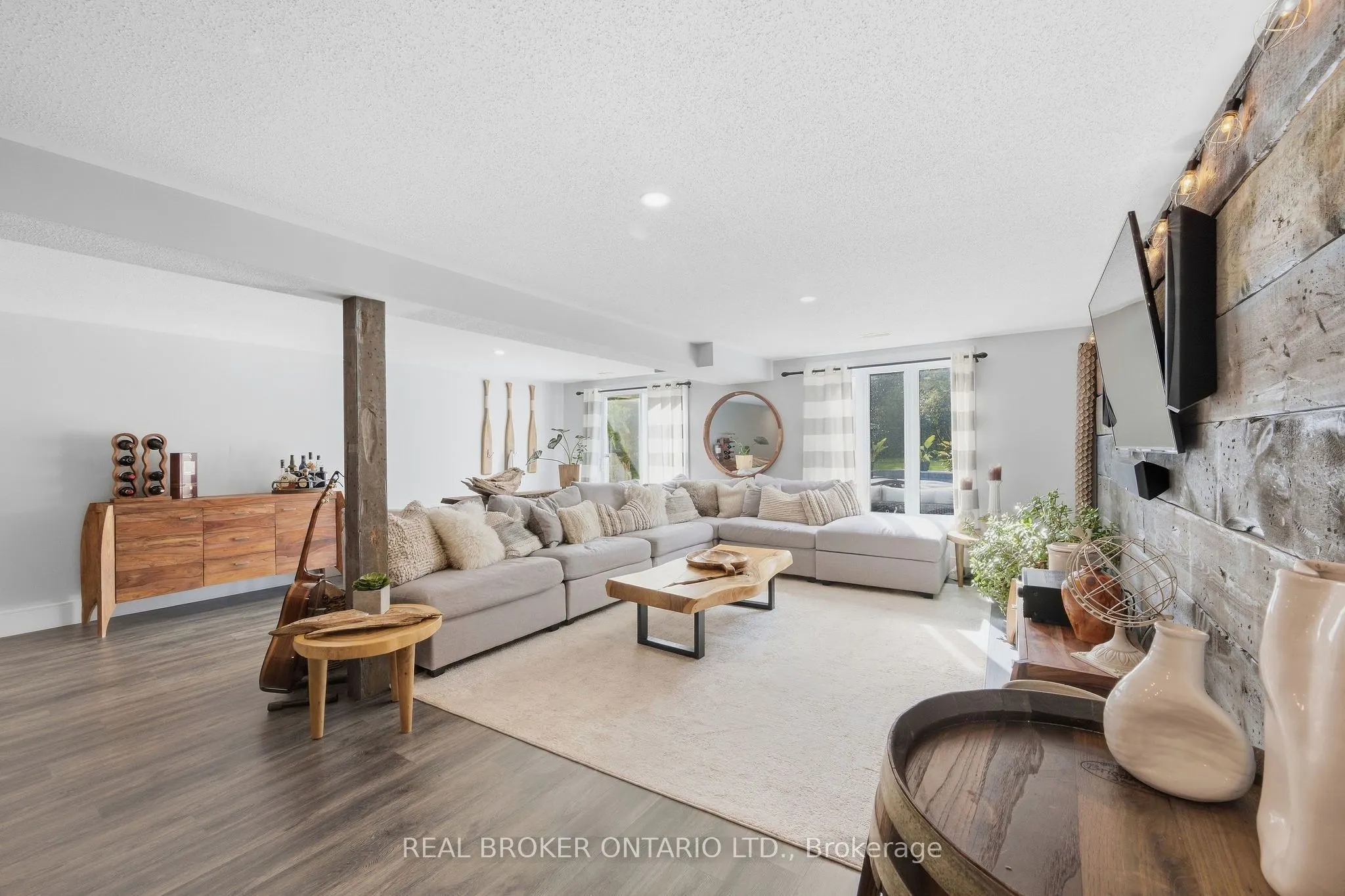 8 Sawgrass Circle