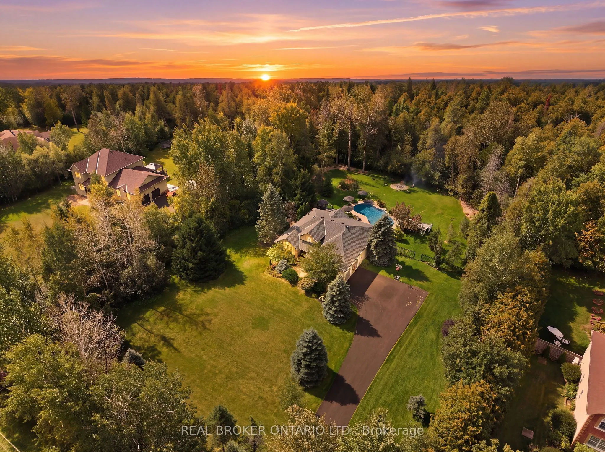 8 Sawgrass Circle