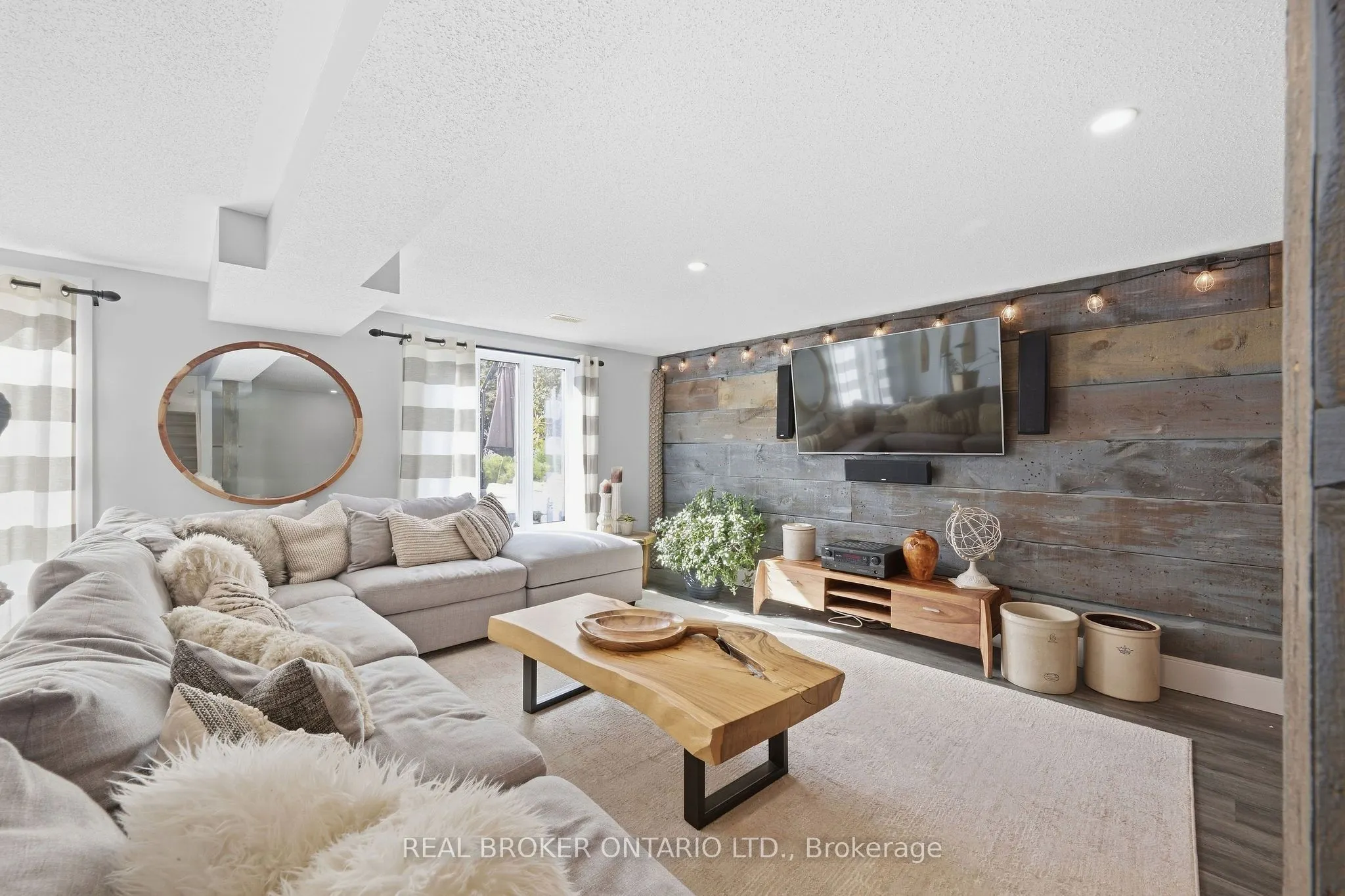 8 Sawgrass Circle