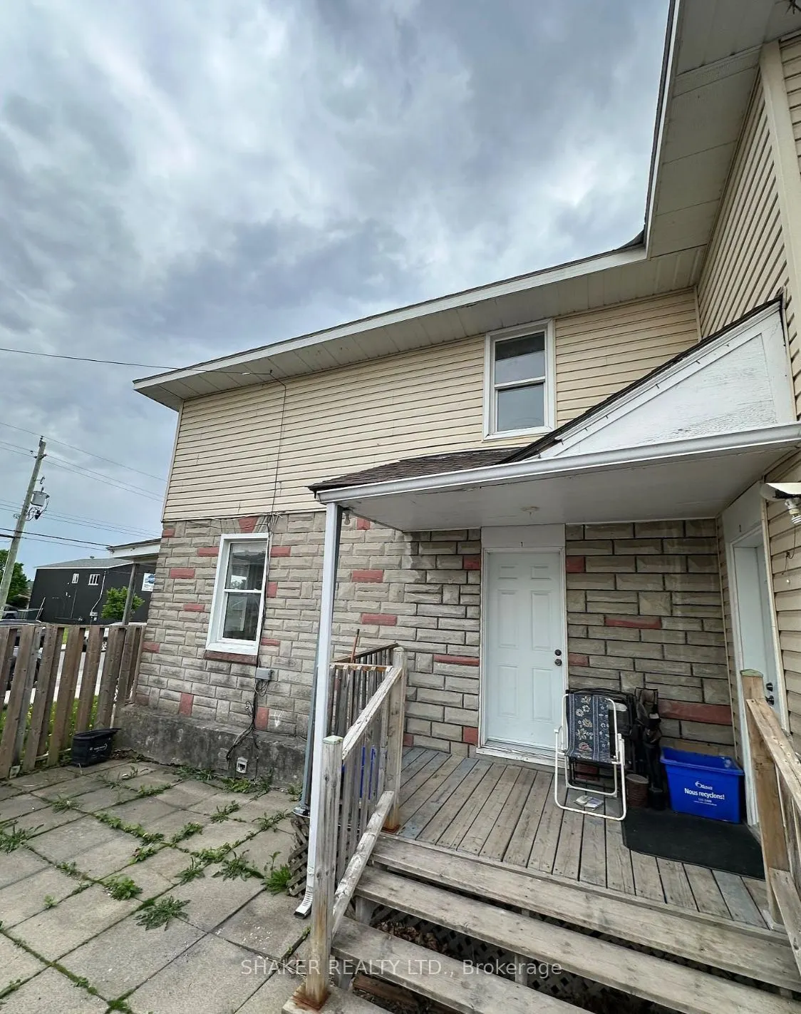 2370 Laurier Street