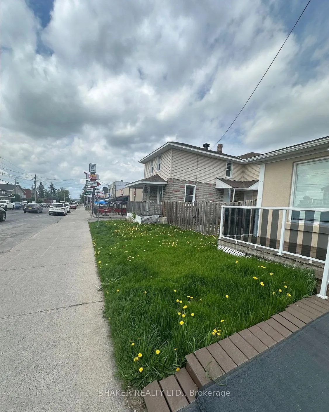 2370 Laurier Street