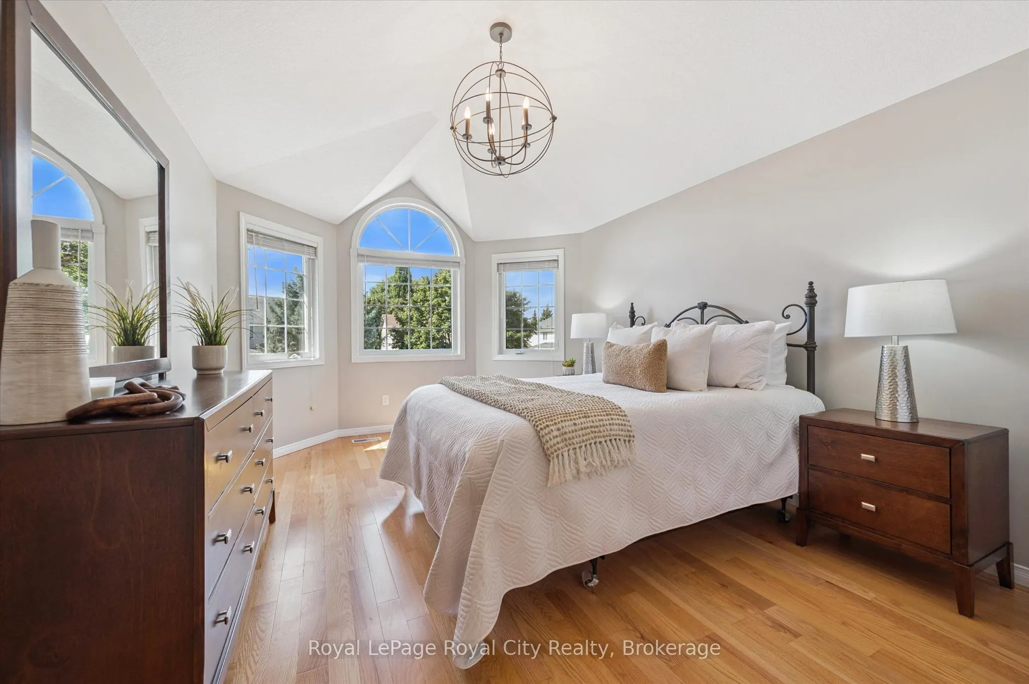27 Oakridge Crescent