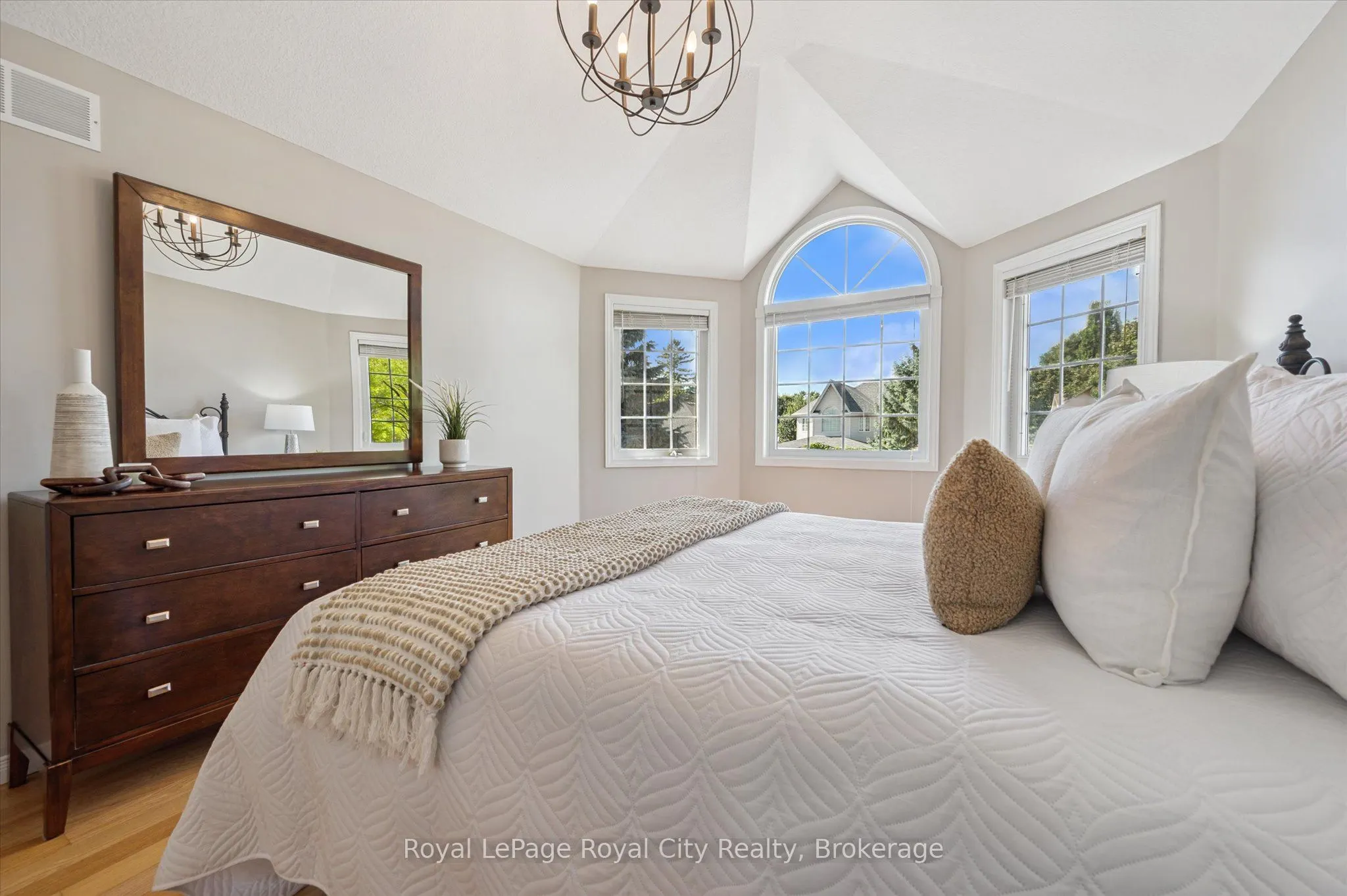 27 Oakridge Crescent