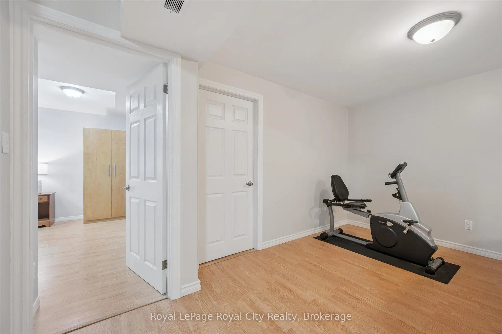27 Oakridge Crescent