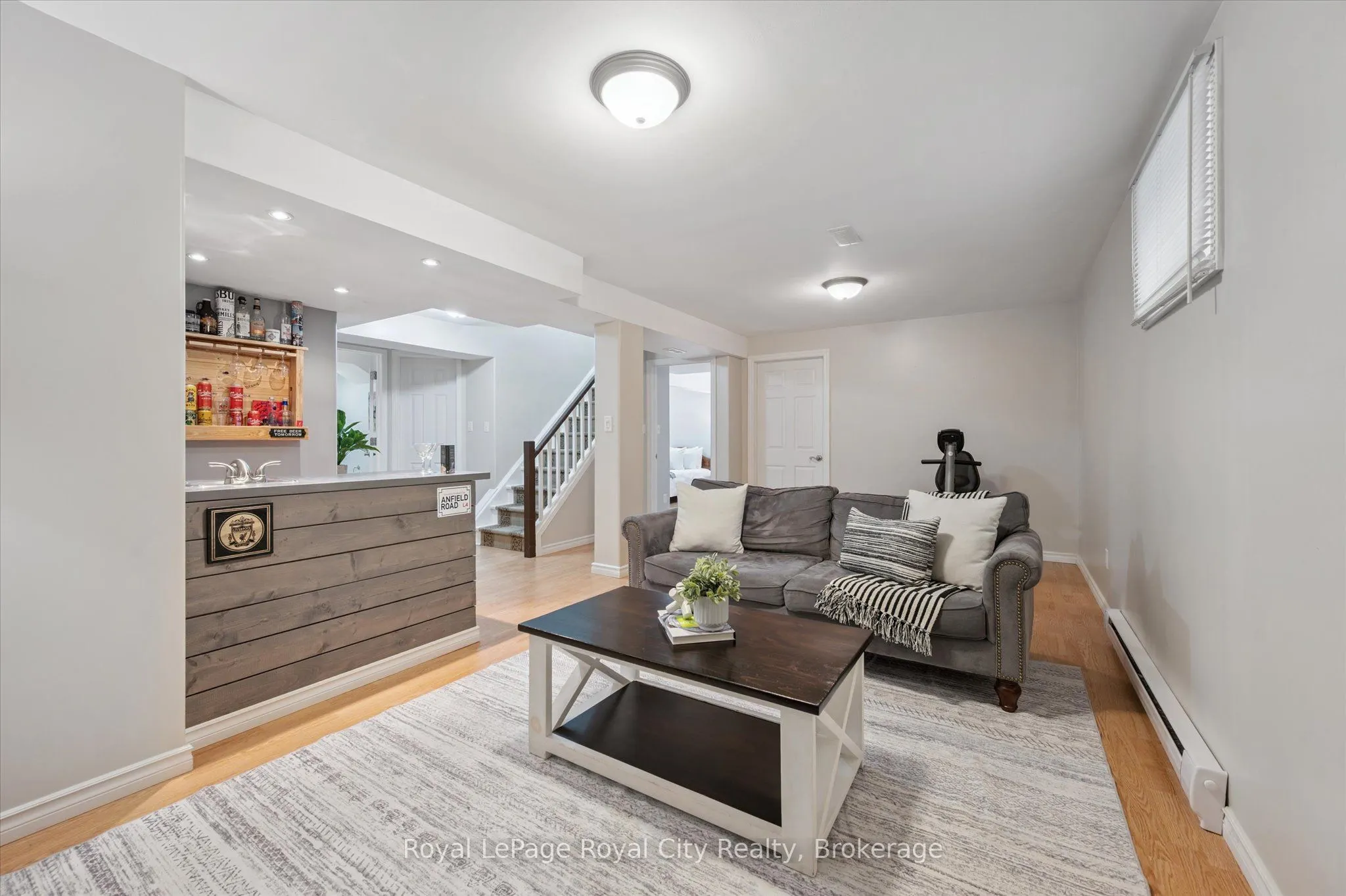 27 Oakridge Crescent