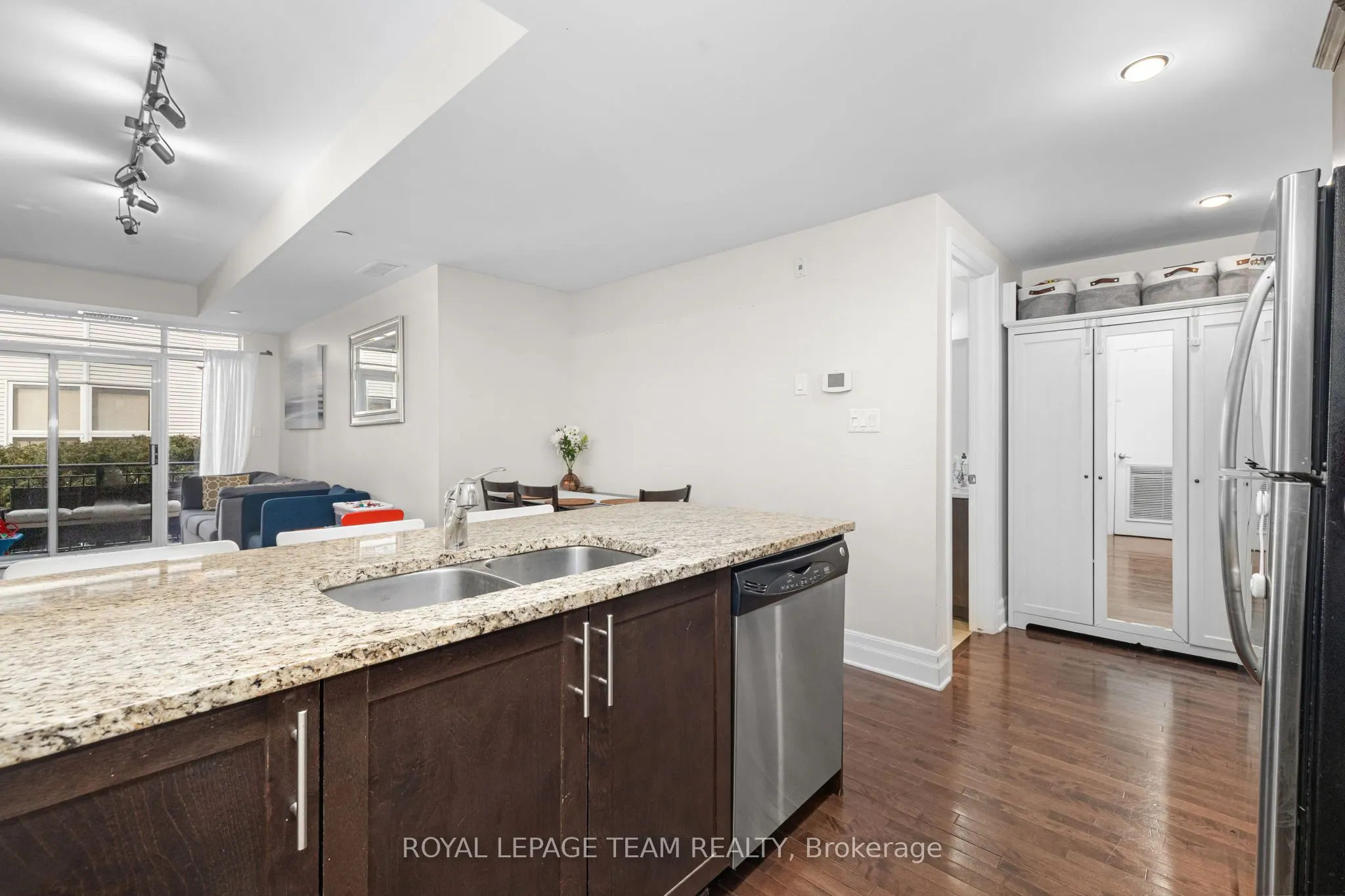 950 Marguerite Avenue #212