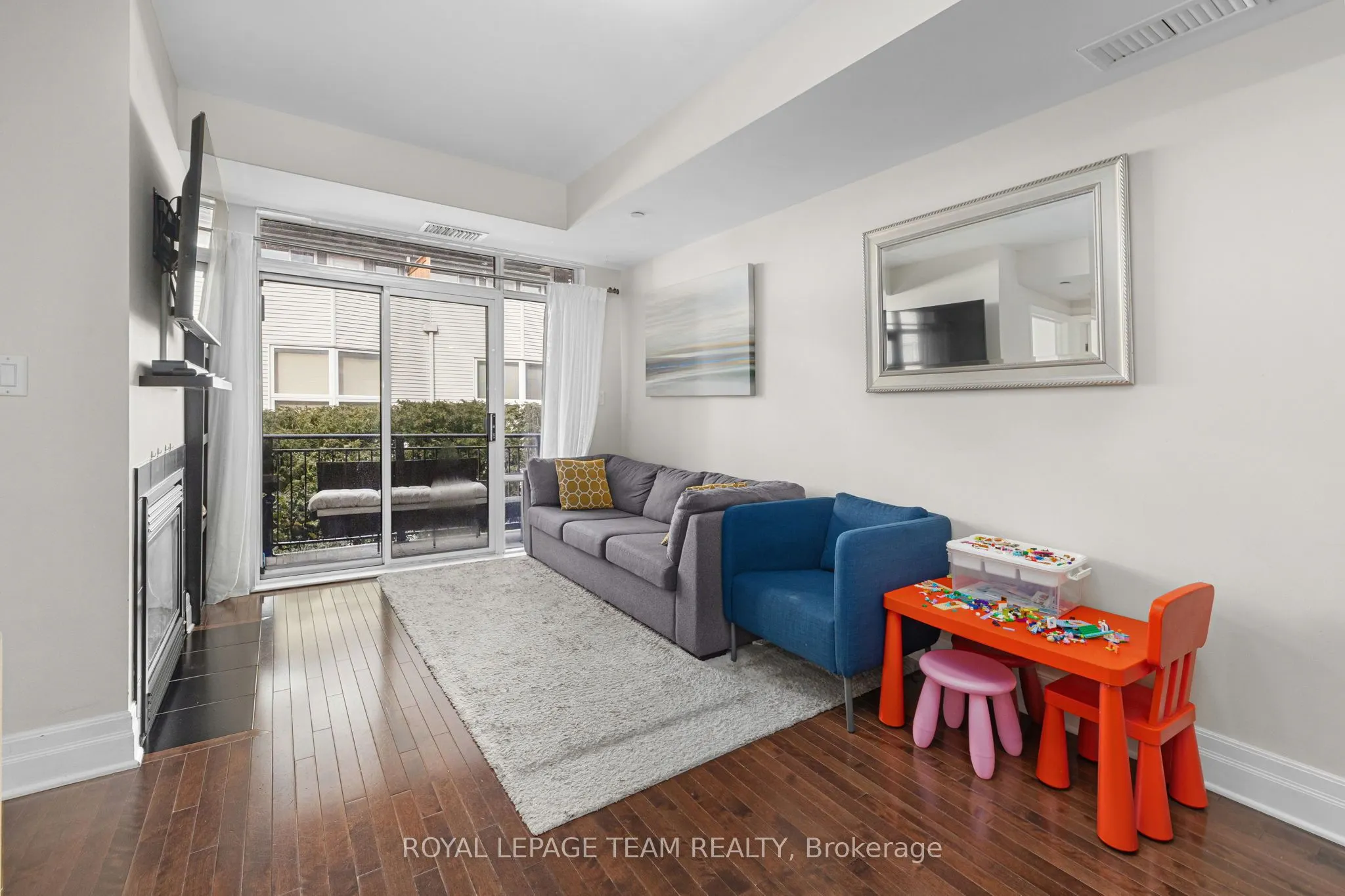 950 Marguerite Avenue #212
