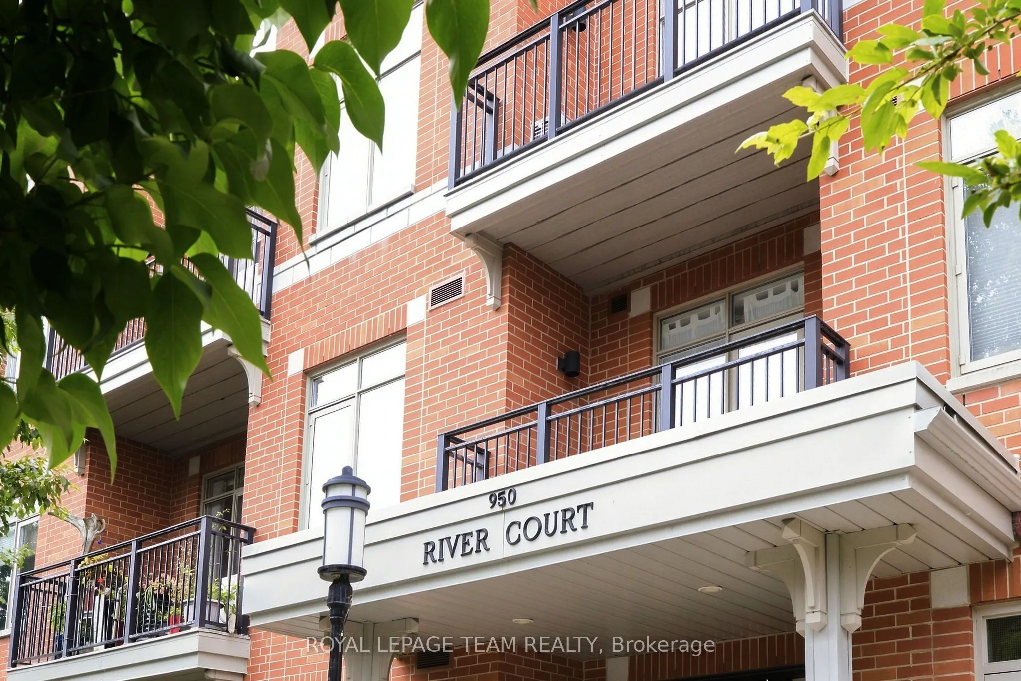 950 Marguerite Avenue #212