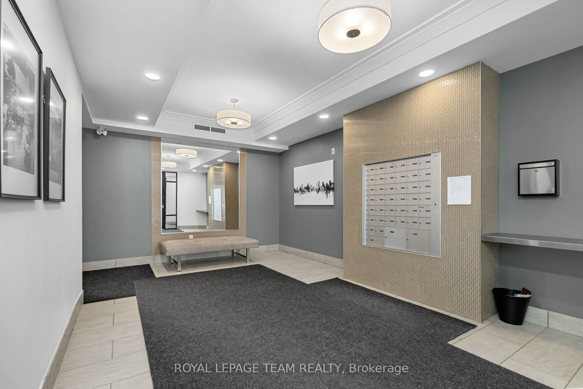 950 Marguerite Avenue #212
