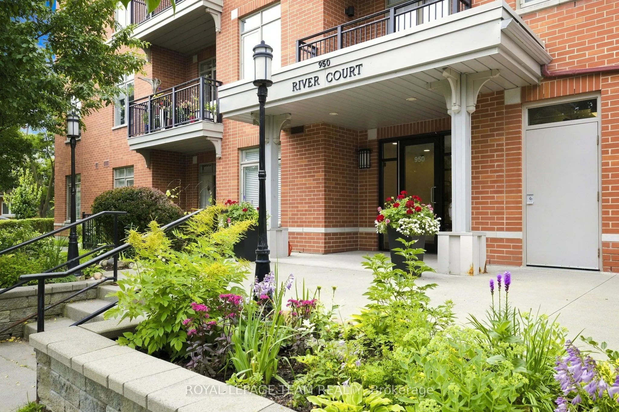 950 Marguerite Avenue #212