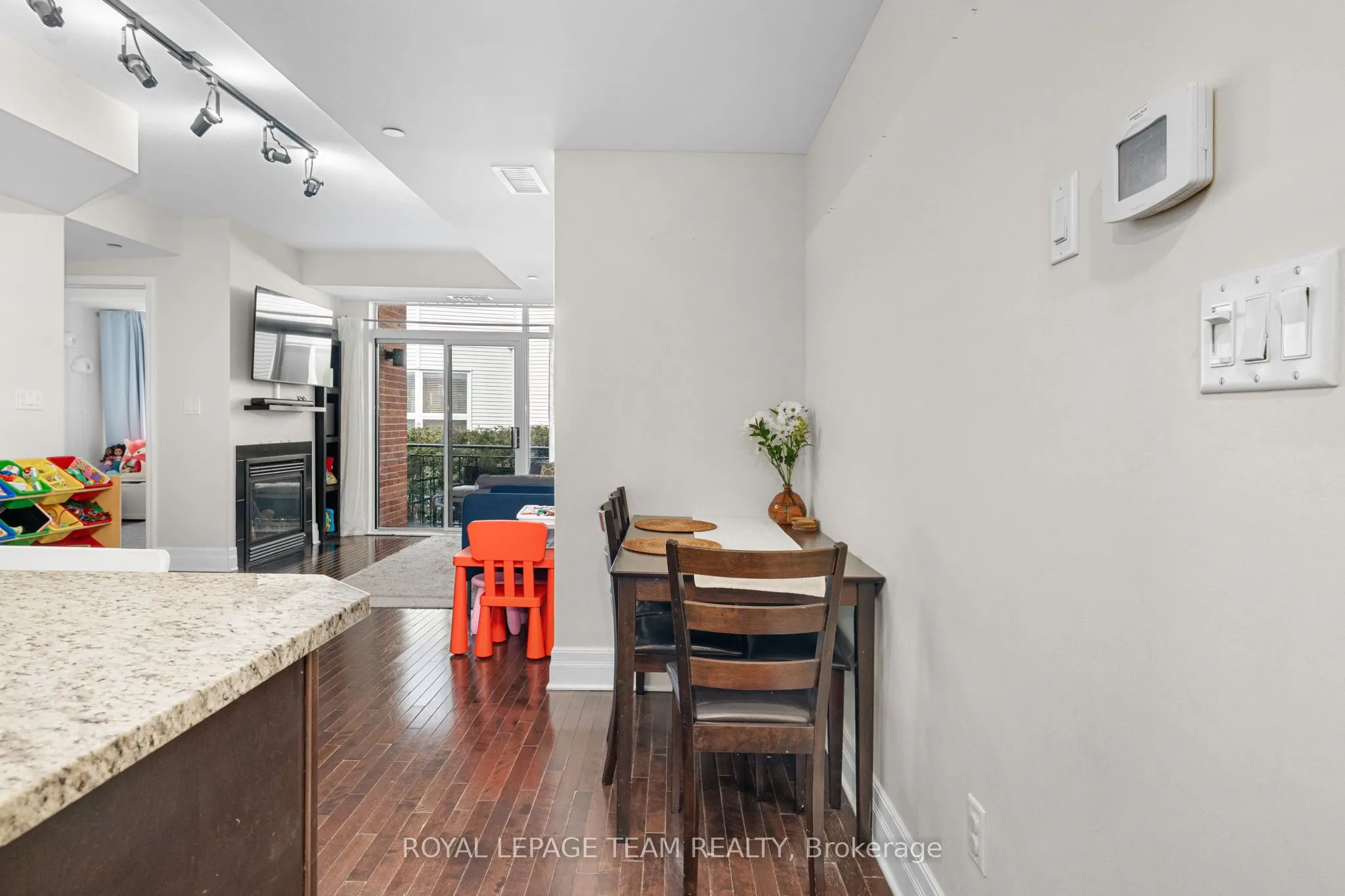 950 Marguerite Avenue #212
