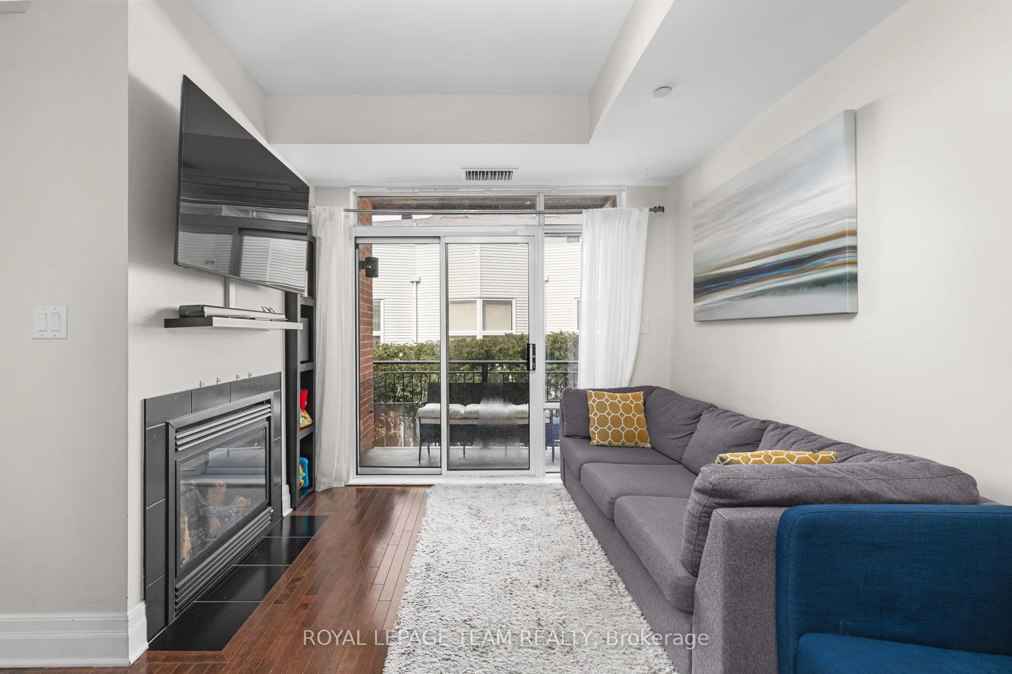 950 Marguerite Avenue #212