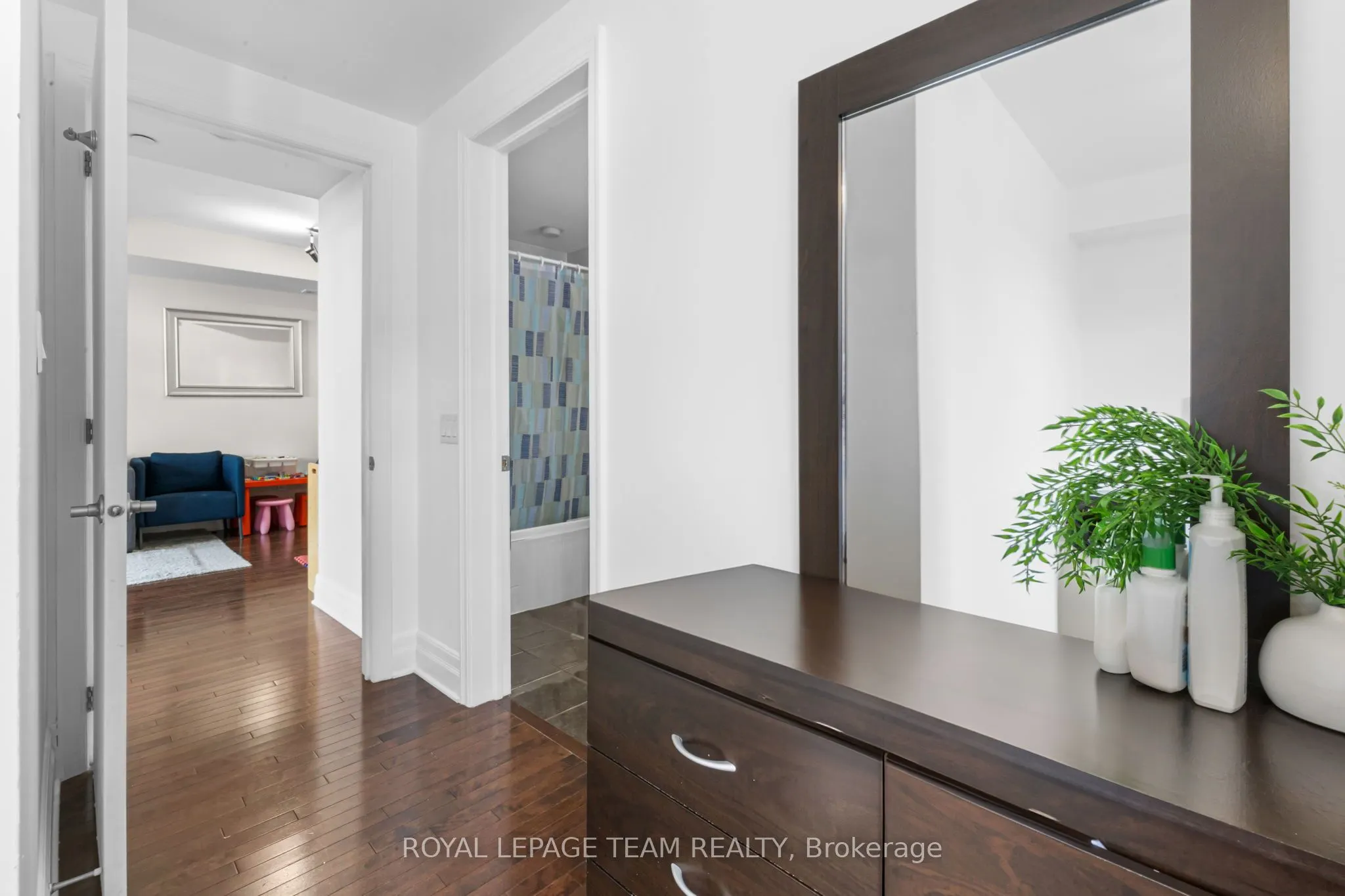 950 Marguerite Avenue #212