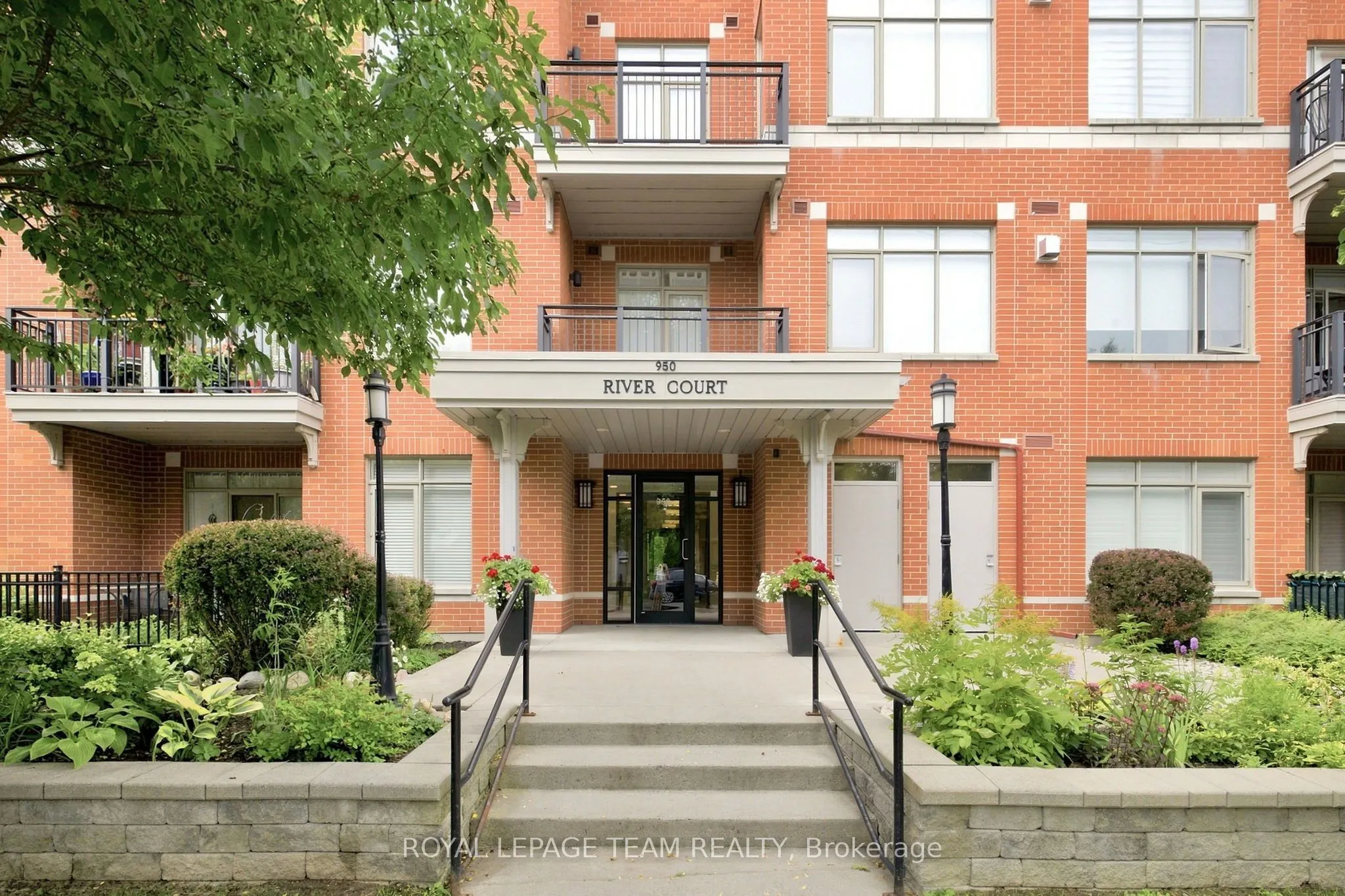 950 Marguerite Avenue #212