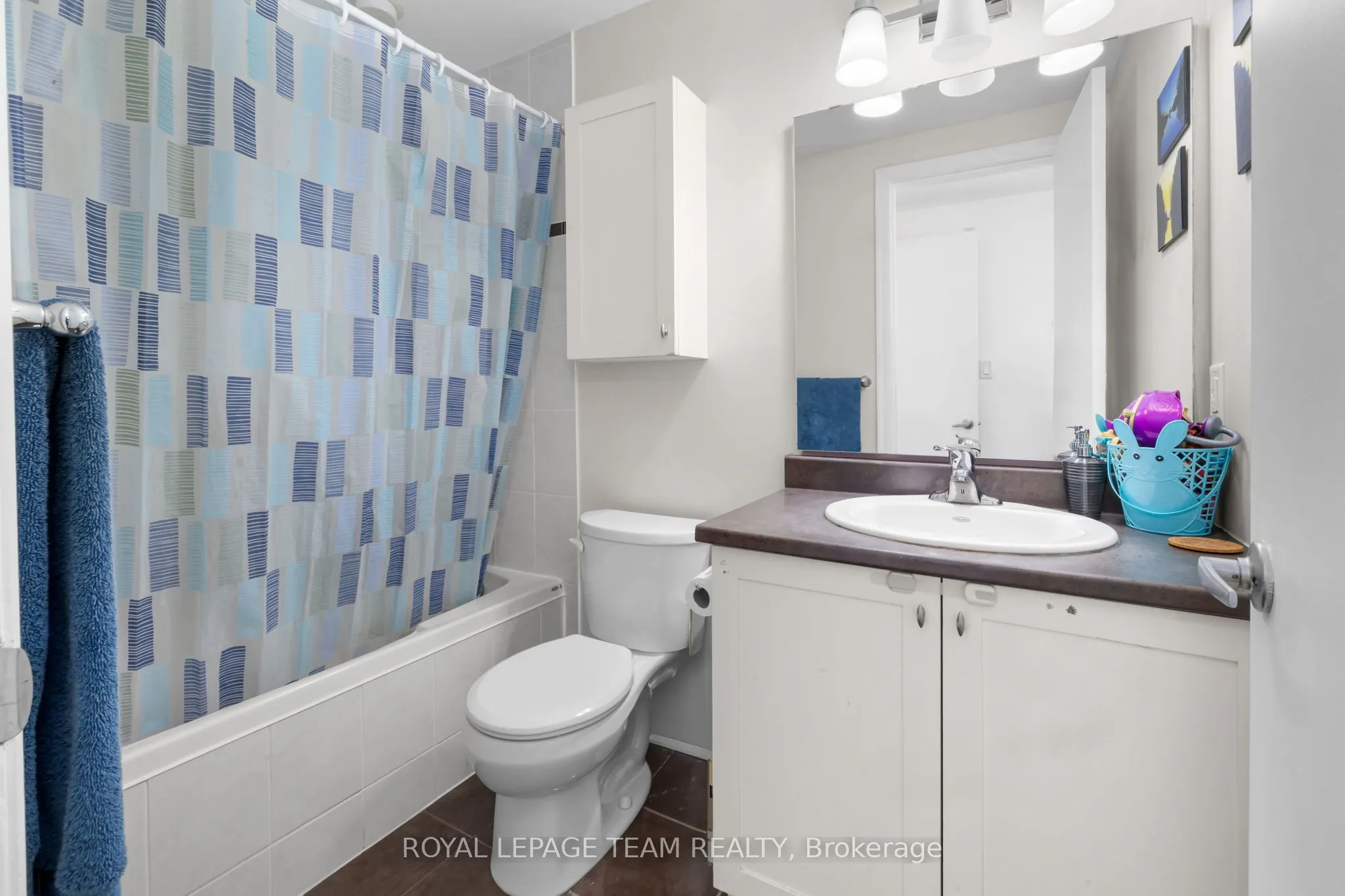 950 Marguerite Avenue #212